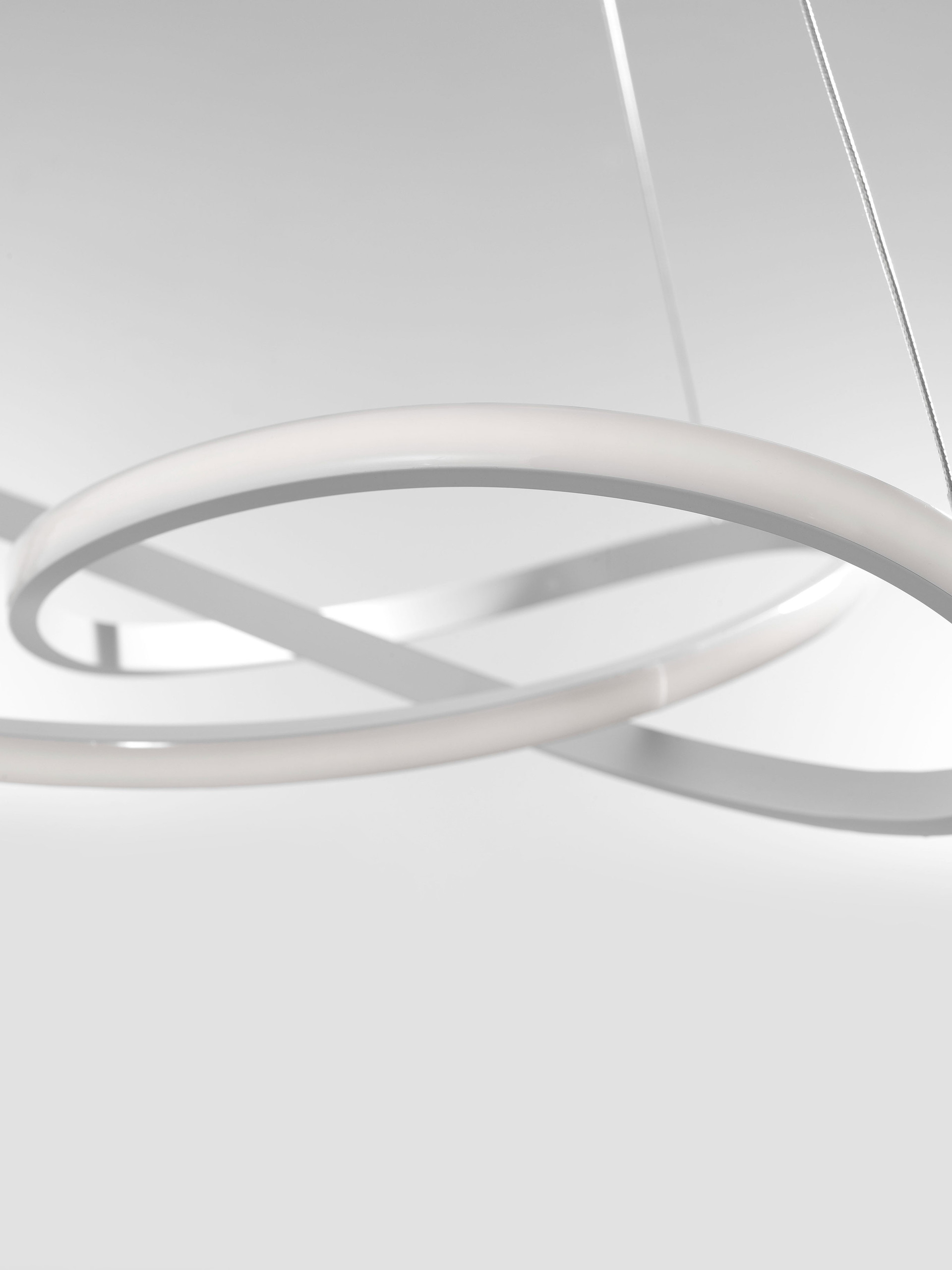 FUSION | H 150 D 72 cm | 53 W | 3000 K | 4081 lm | IP20 | White | Aluminum/Acrylic