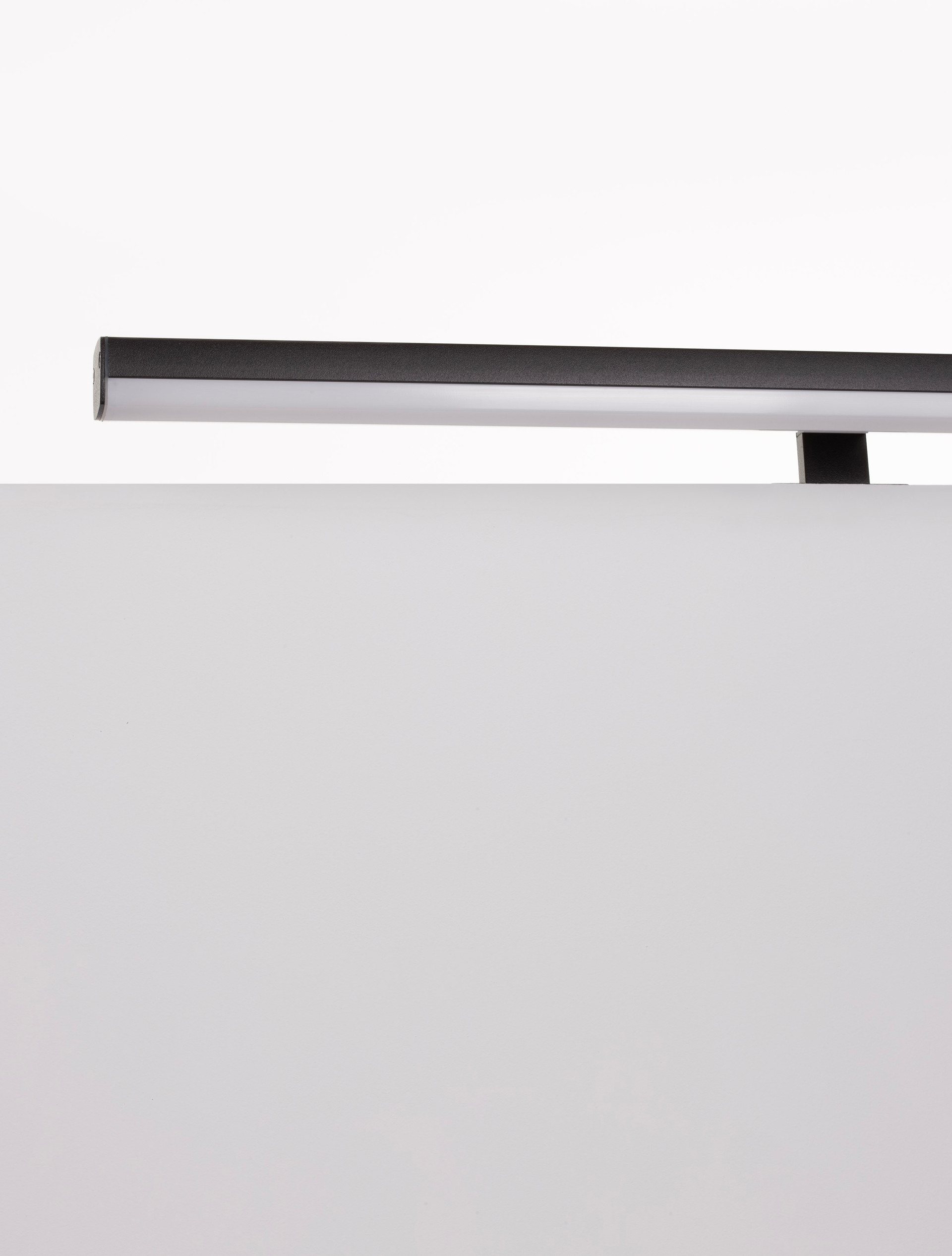 VANESE | L 63 W 6.5 H 6.5 cm | 18 W | 3000 K | 1922 lm | IP44 | Schwarz | Aluminium/Acryl