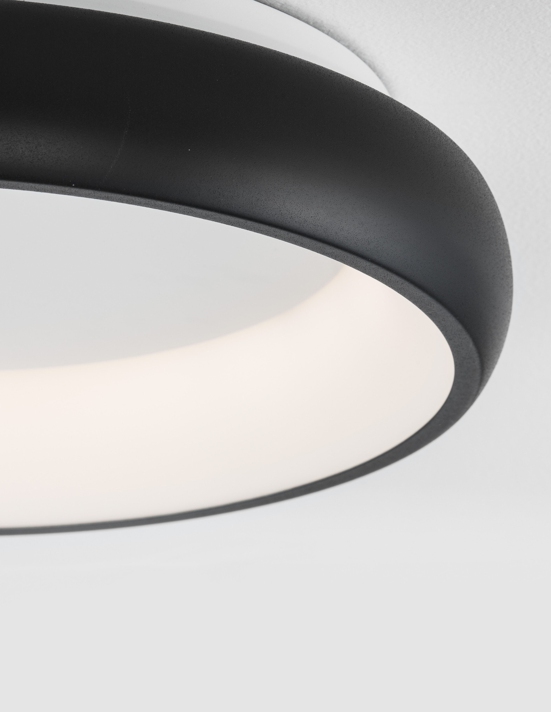 ALBI | H 8.5 D 40 cm | 32 W | 3000 K | 1952 lm | IP20 | Black | Aluminum/Acrylic