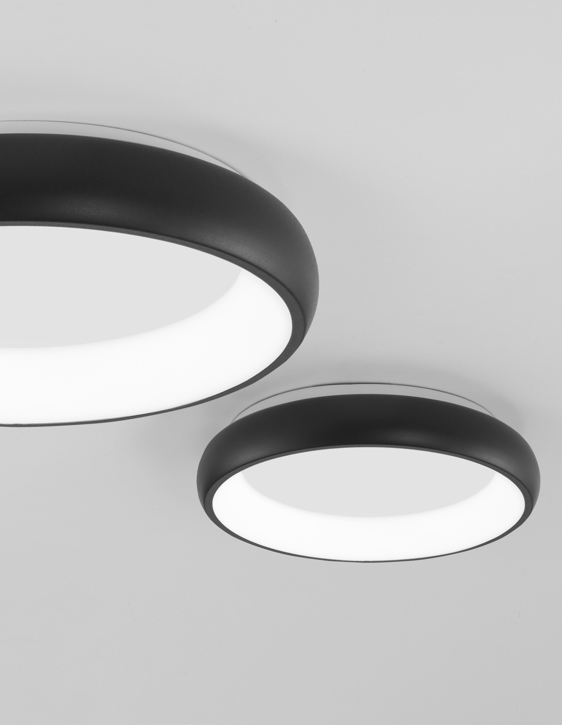 ALBI | H 8.5 D 40 cm | 32 W | 3000 K | 1952 lm | IP20 | Black | Aluminum/Acrylic