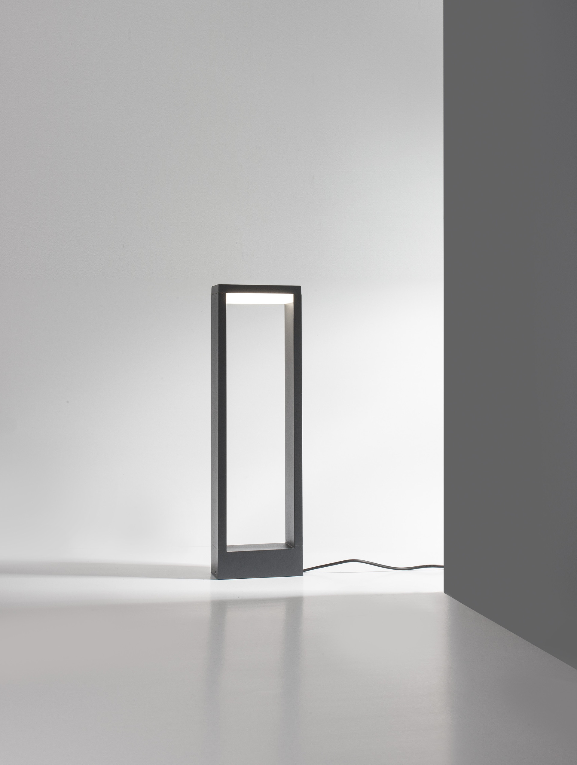 BLISS | L 15 W 6 H 50 cm | 7 W | 3000 K | 708 lm | IP54 | Dark Gray | Aluminum