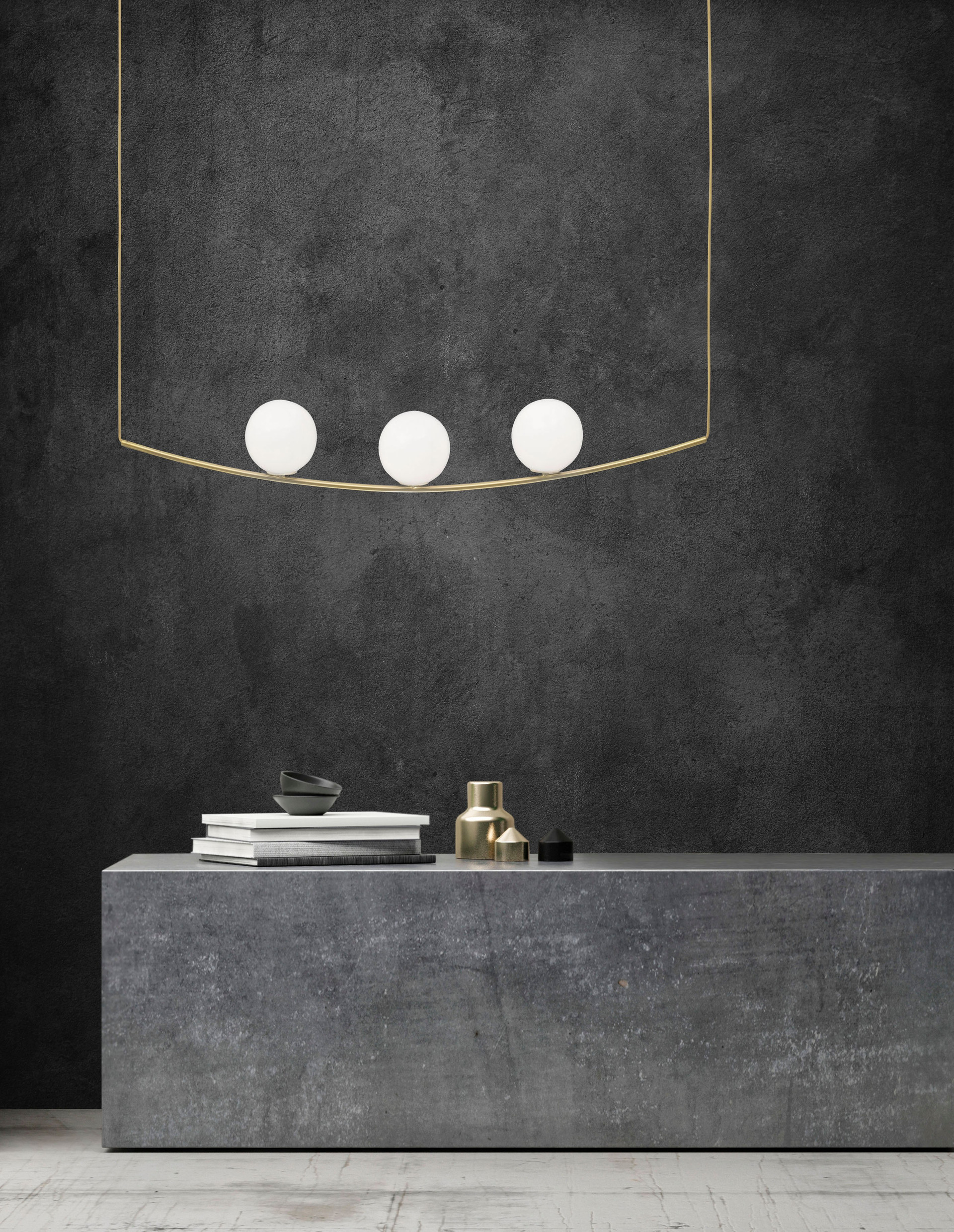 VITTON | L 122 W 15 H 180 cm | 15 W | IP20 | White/Brass | Glass/Metal/Fabric