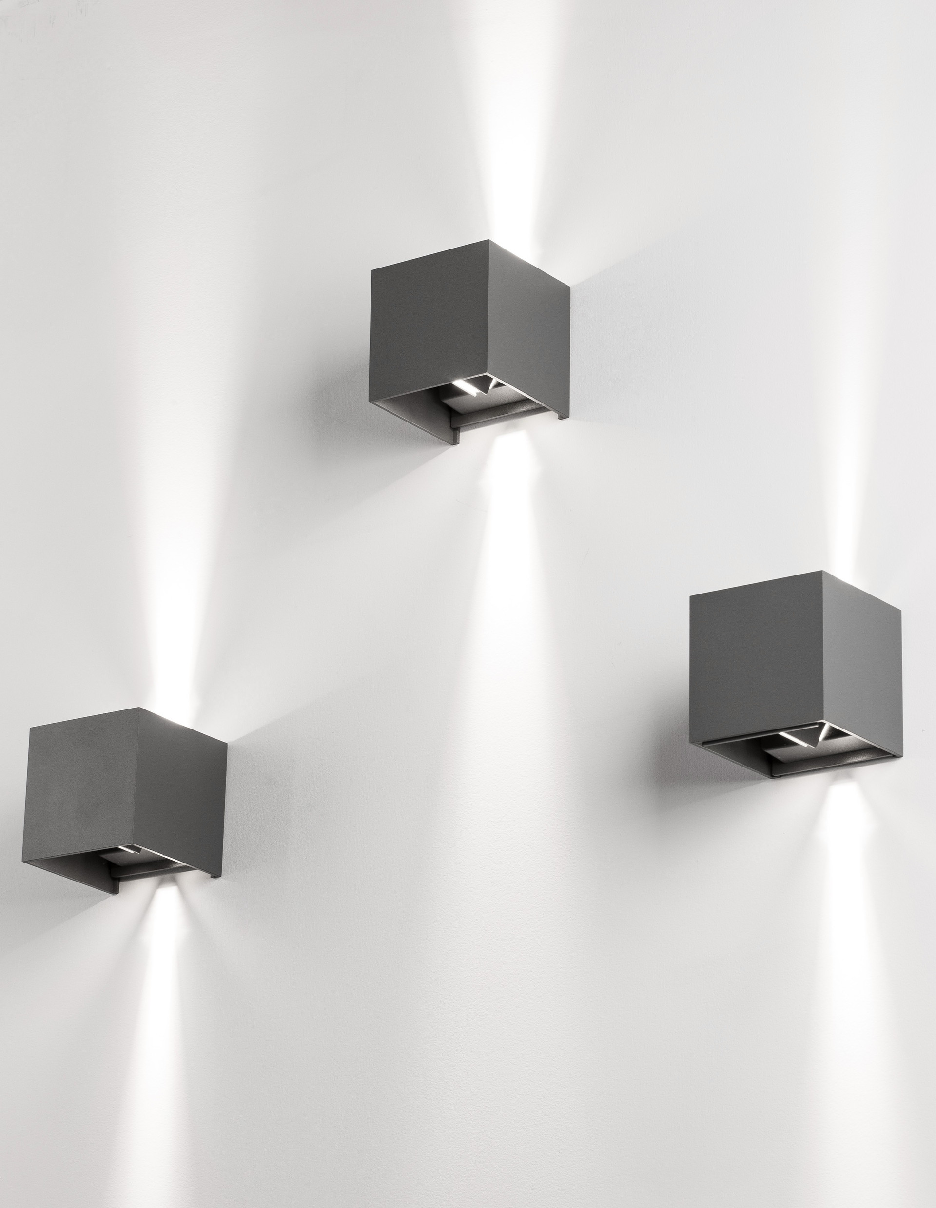 COMO | L 11.2 W 11.2 H 11.2 cm | 6 W | 3000 K | 510 lm | IP54 | Dark Gray | Aluminum