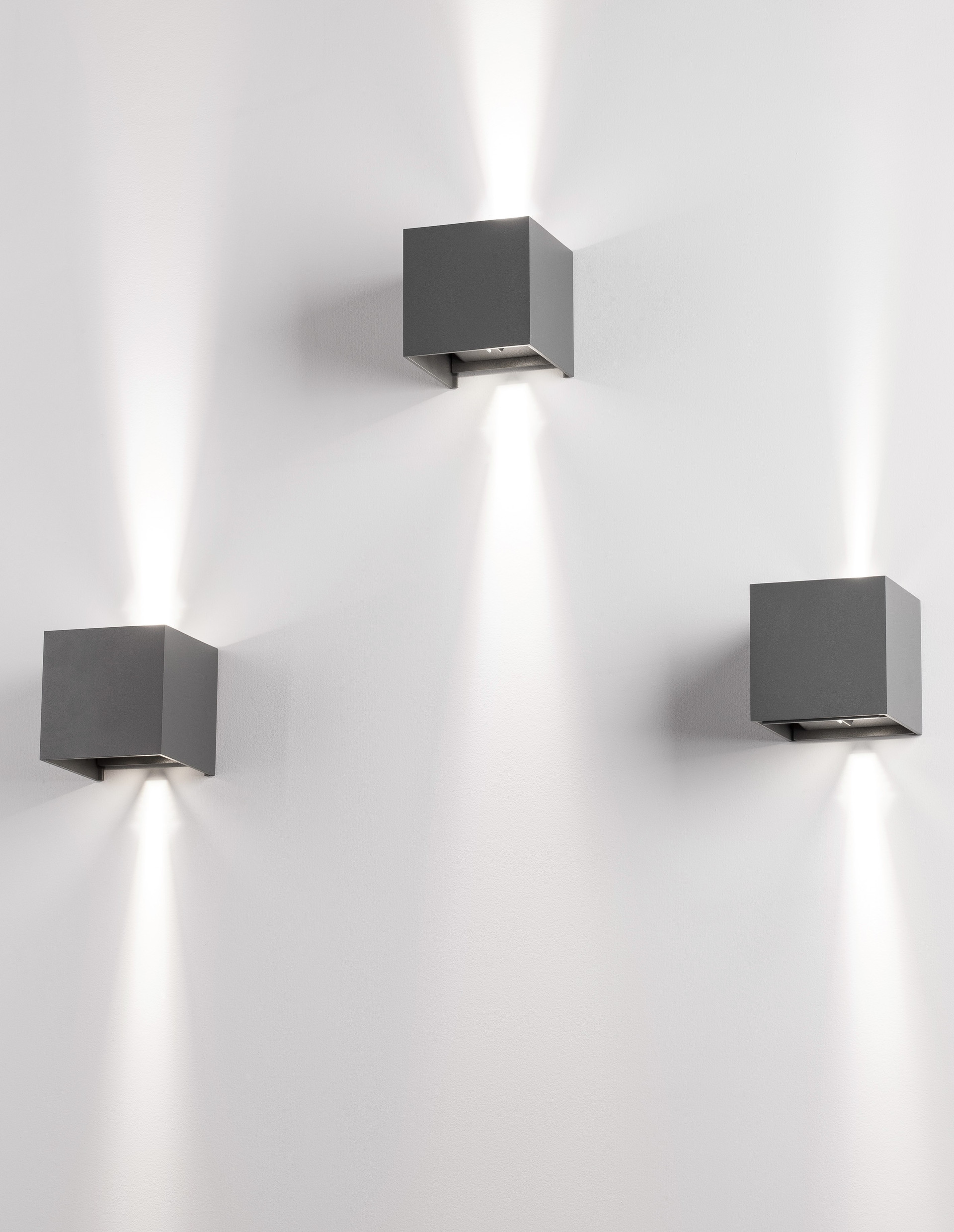 COMO | L 11.2 W 11.2 H 11.2 cm | 6 W | 3000 K | 510 lm | IP54 | Dark Gray | Aluminum