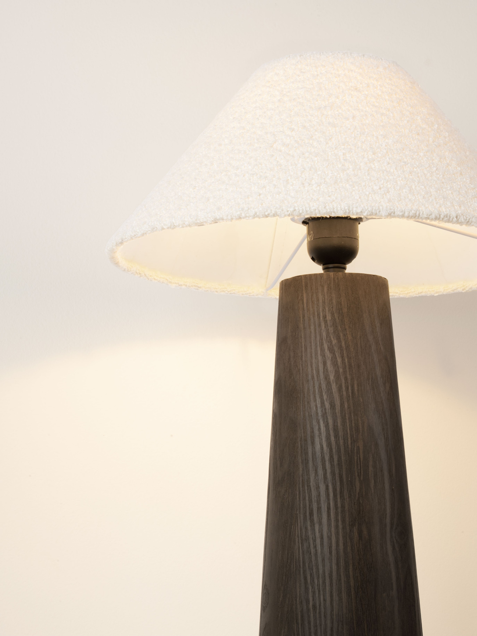 MOKU | H 50 D 32.5 cm | 12 W | IP20 | White/Brown | Bouclé Fabric/Veneer