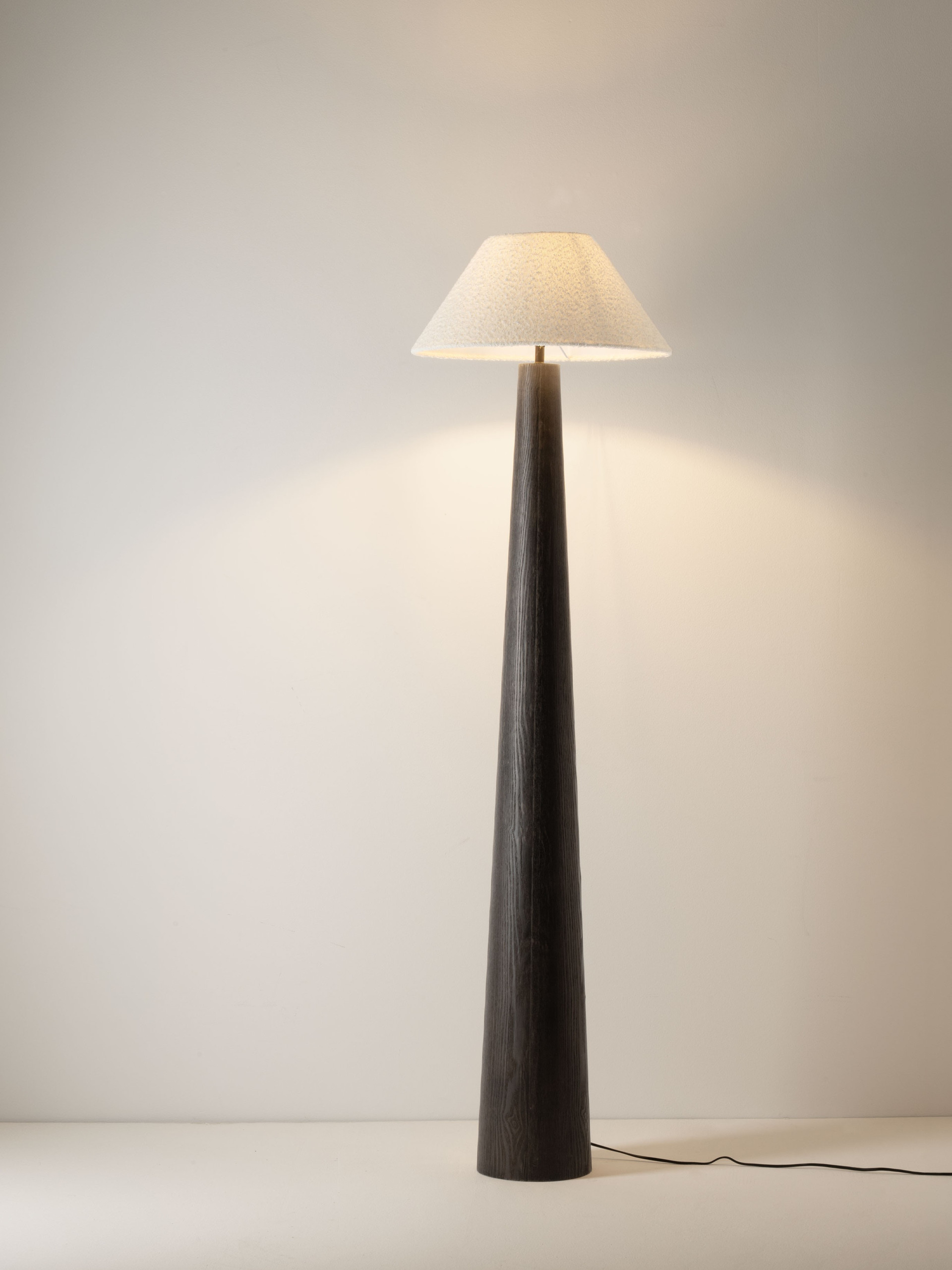 MOKU | H 160 D 45 cm | 12 W | IP20 | White/Brown | Bouclé Fabric/Veneer
