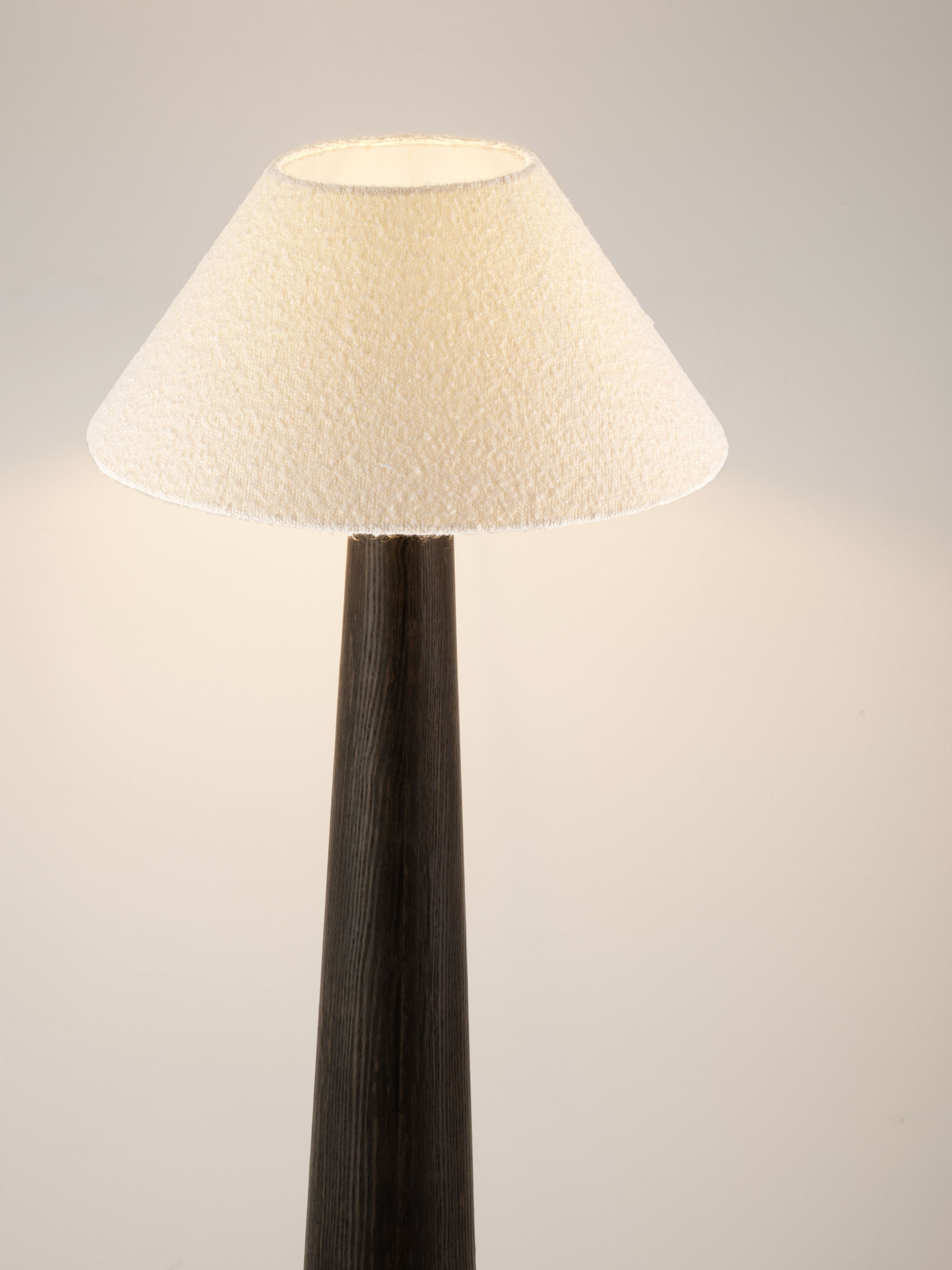 MOKU | H 160 D 45 cm | 12 W | IP20 | White/Brown | Bouclé Fabric/Veneer