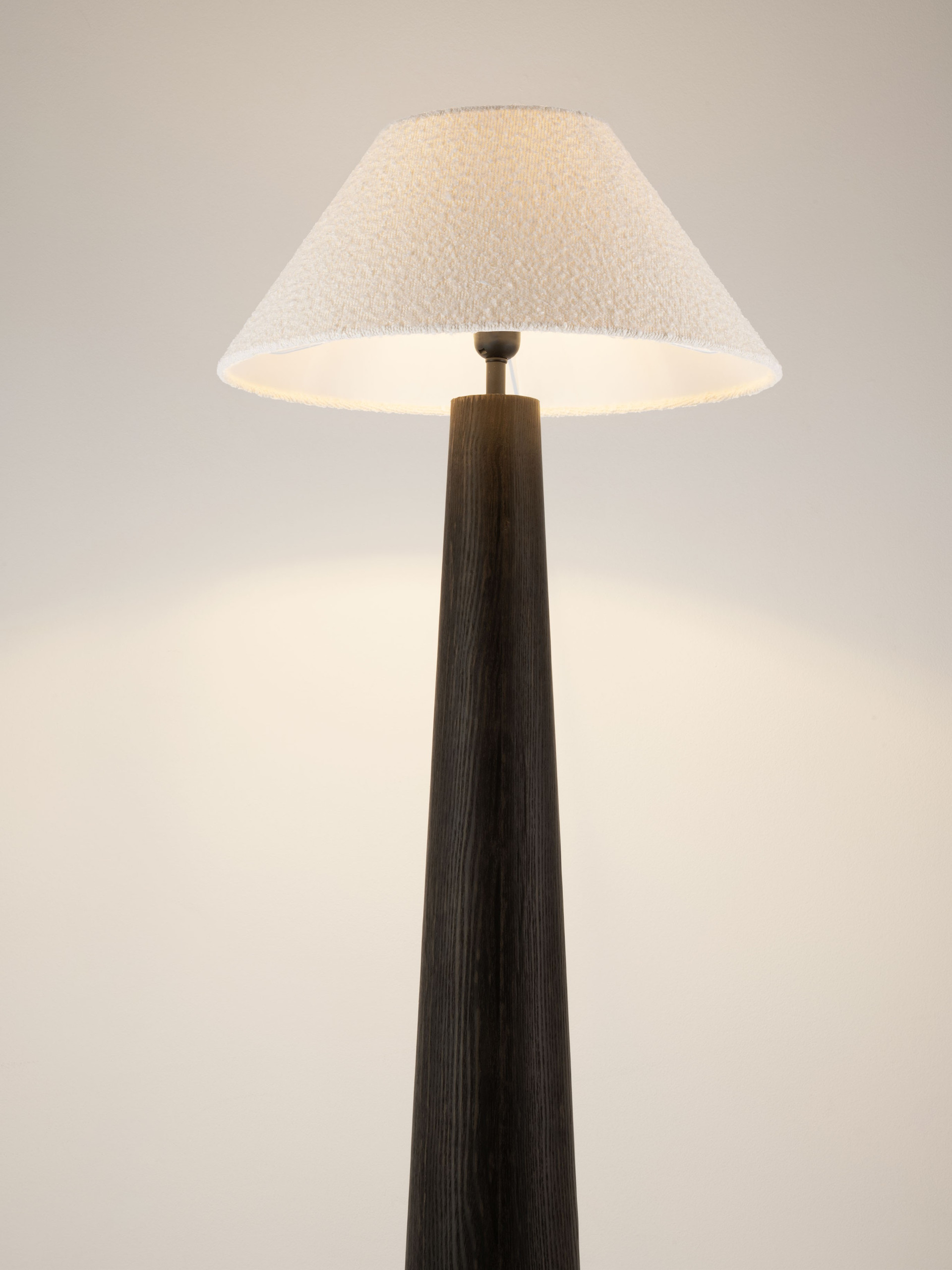 MOKU | H 160 D 45 cm | 12 W | IP20 | White/Brown | Bouclé Fabric/Veneer