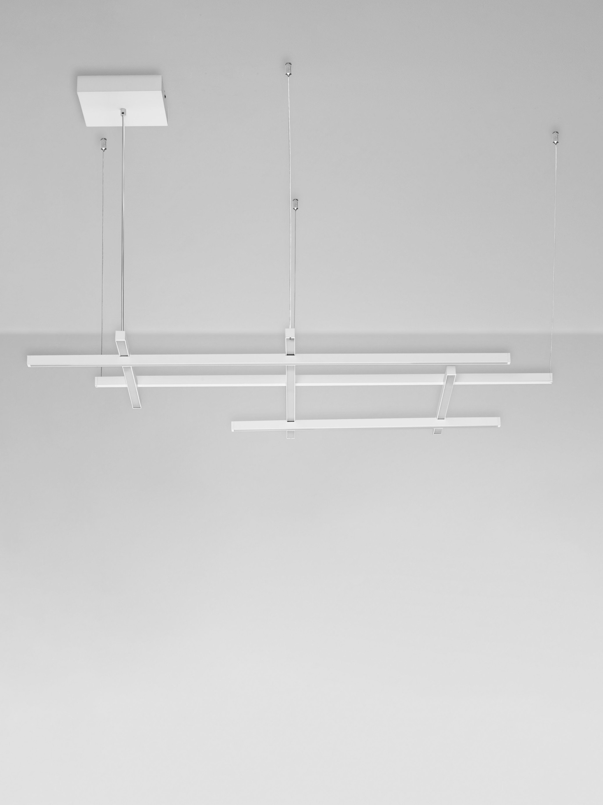 PACE | L 102 W 80 H 204 cm | 83 W | 3000 K | 4847 lm | IP20 | White | Aluminum/Acrylic