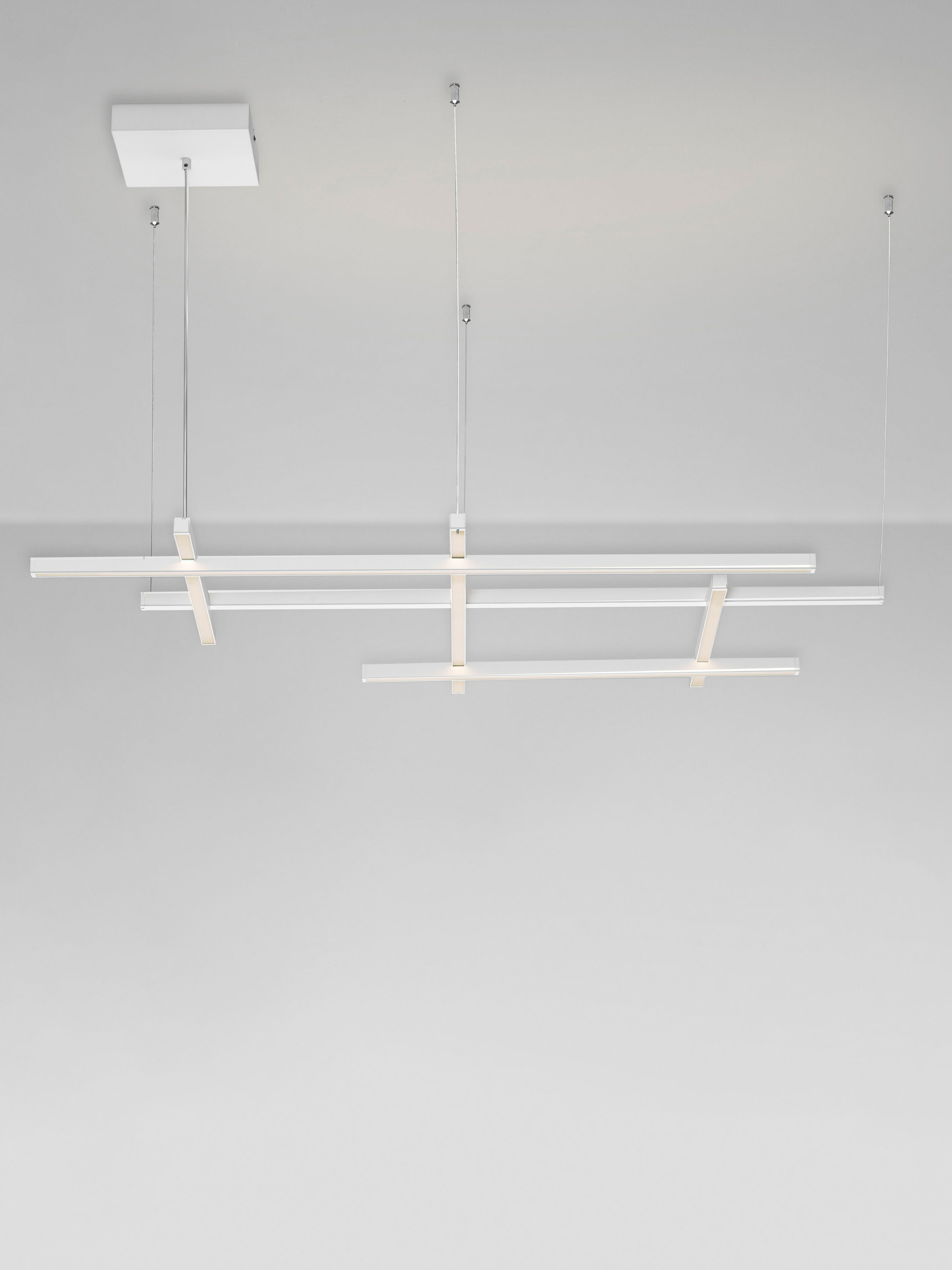 PACE | L 102 W 80 H 204 cm | 83 W | 3000 K | 4847 lm | IP20 | White | Aluminum/Acrylic