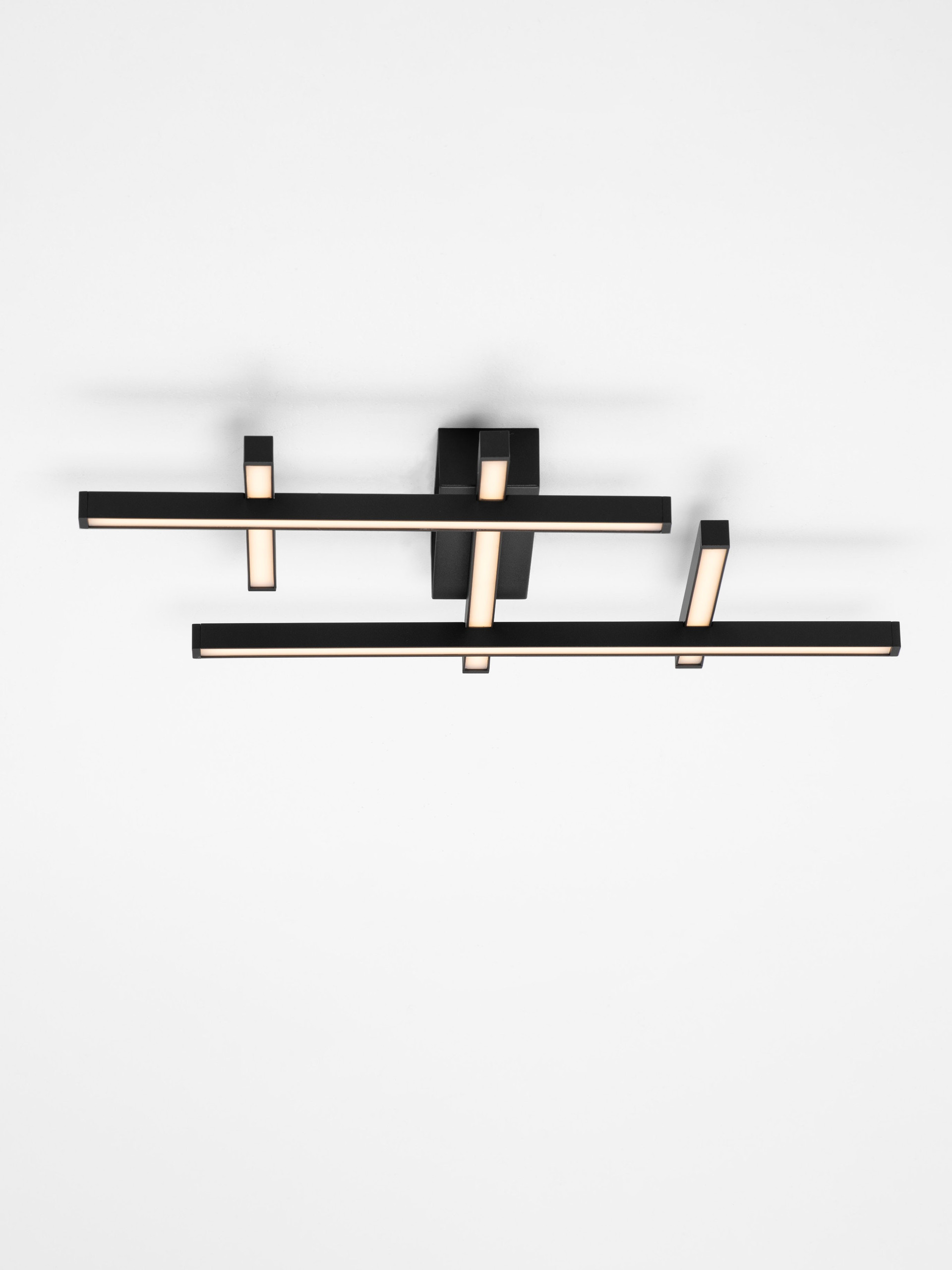 PACE | L 58.9 W 41.2 H 8.1 cm | 42 W | 3000 K | 2373 lm | IP20 | Black | Aluminum/Acrylic