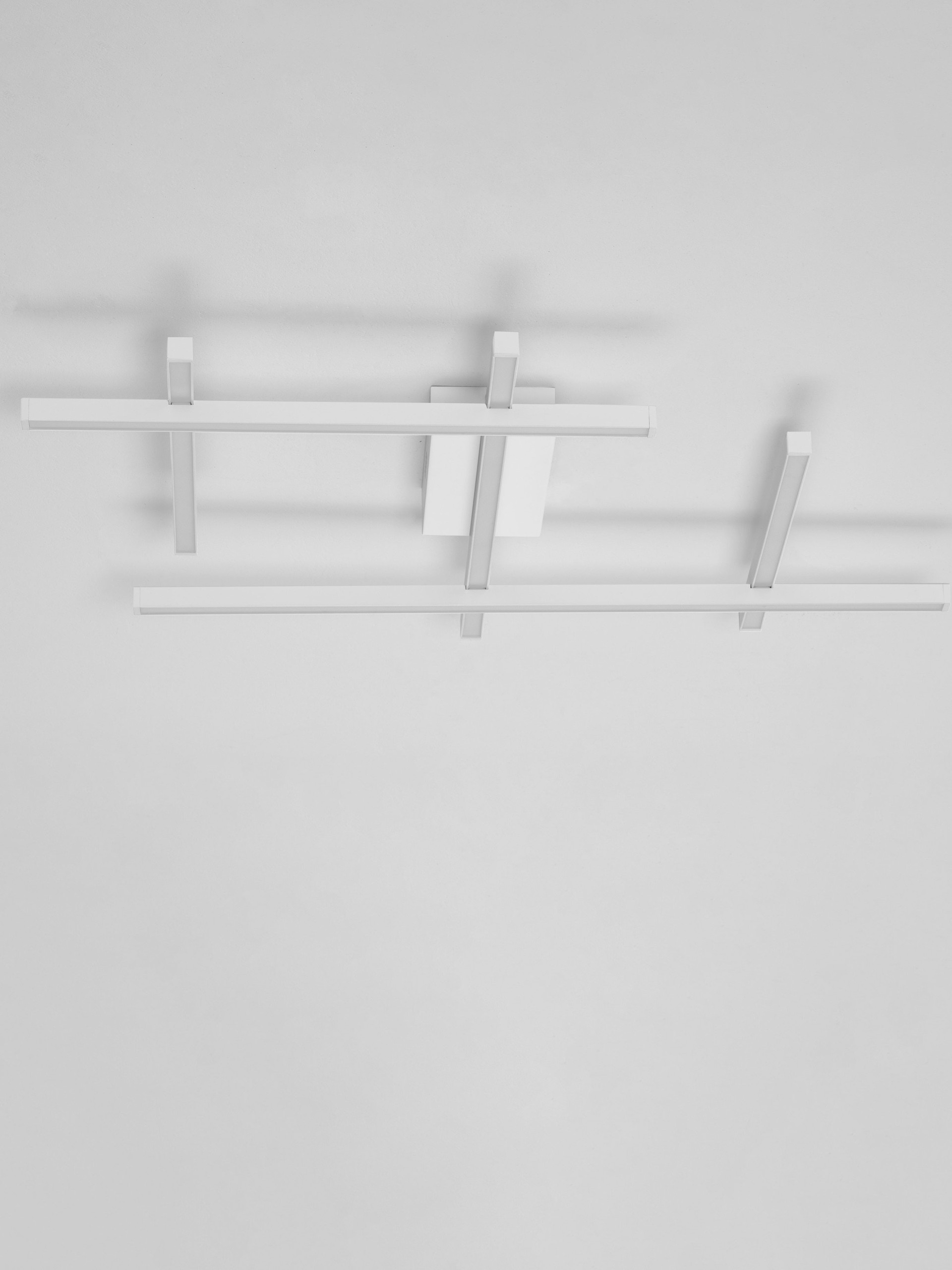 PACE | L 81.9 W 63.1 H 8.1 cm | 63 W | 3000 K | 4020 lm | IP20 | White | Aluminum/Acrylic
