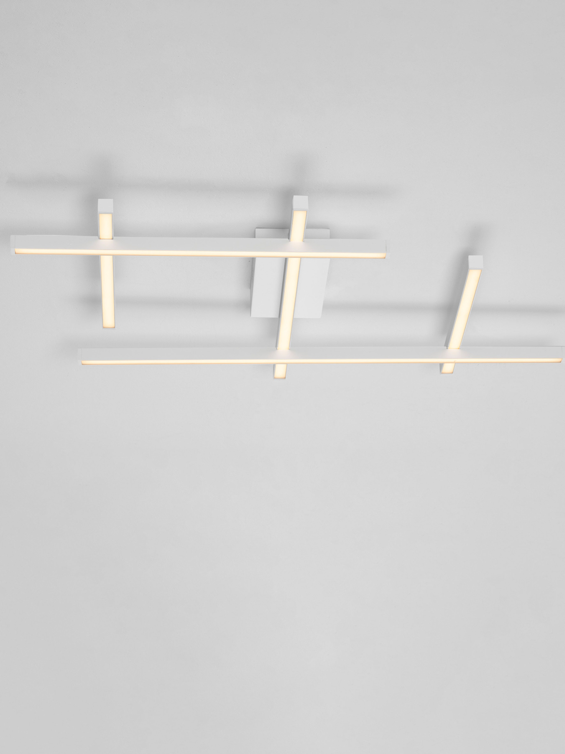 PACE | L 81.9 W 63.1 H 8.1 cm | 63 W | 3000 K | 4020 lm | IP20 | White | Aluminum/Acrylic