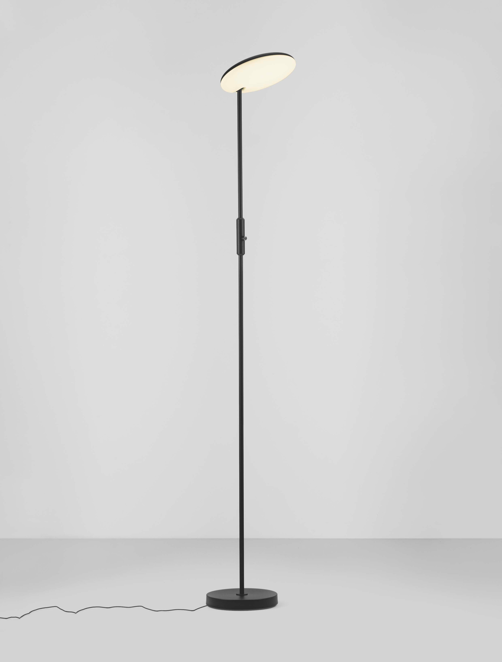 NOSTOS | H 205 D 27 cm | 30 W | 3000 K | 2288 lm | IP20 | Black | Aluminum/Acrylic