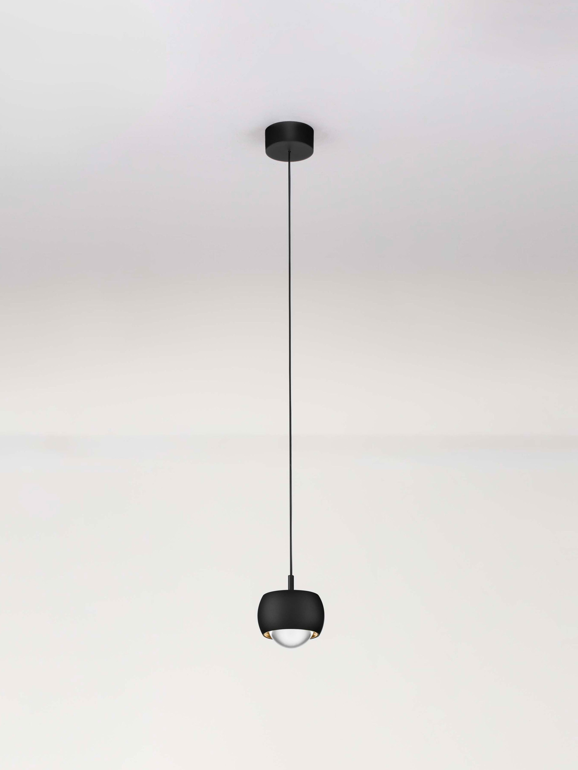 CONGA | H 140 D 9.6 cm | 13 W | 3000 K | 922 lm | IP20 | Black | Aluminum/Acrylic