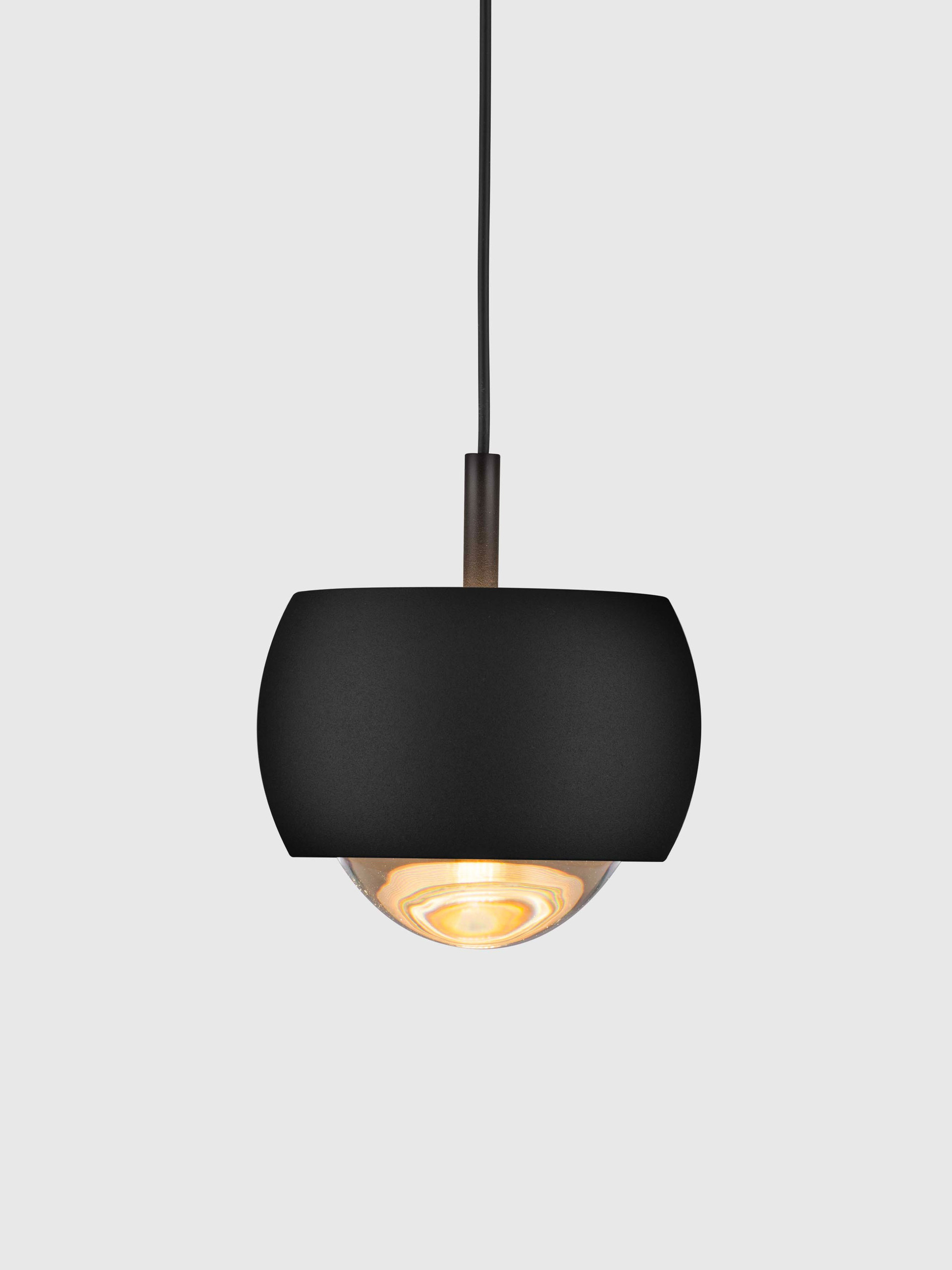 CONGA | H 140 D 9.6 cm | 13 W | 3000 K | 922 lm | IP20 | Black | Aluminum/Acrylic