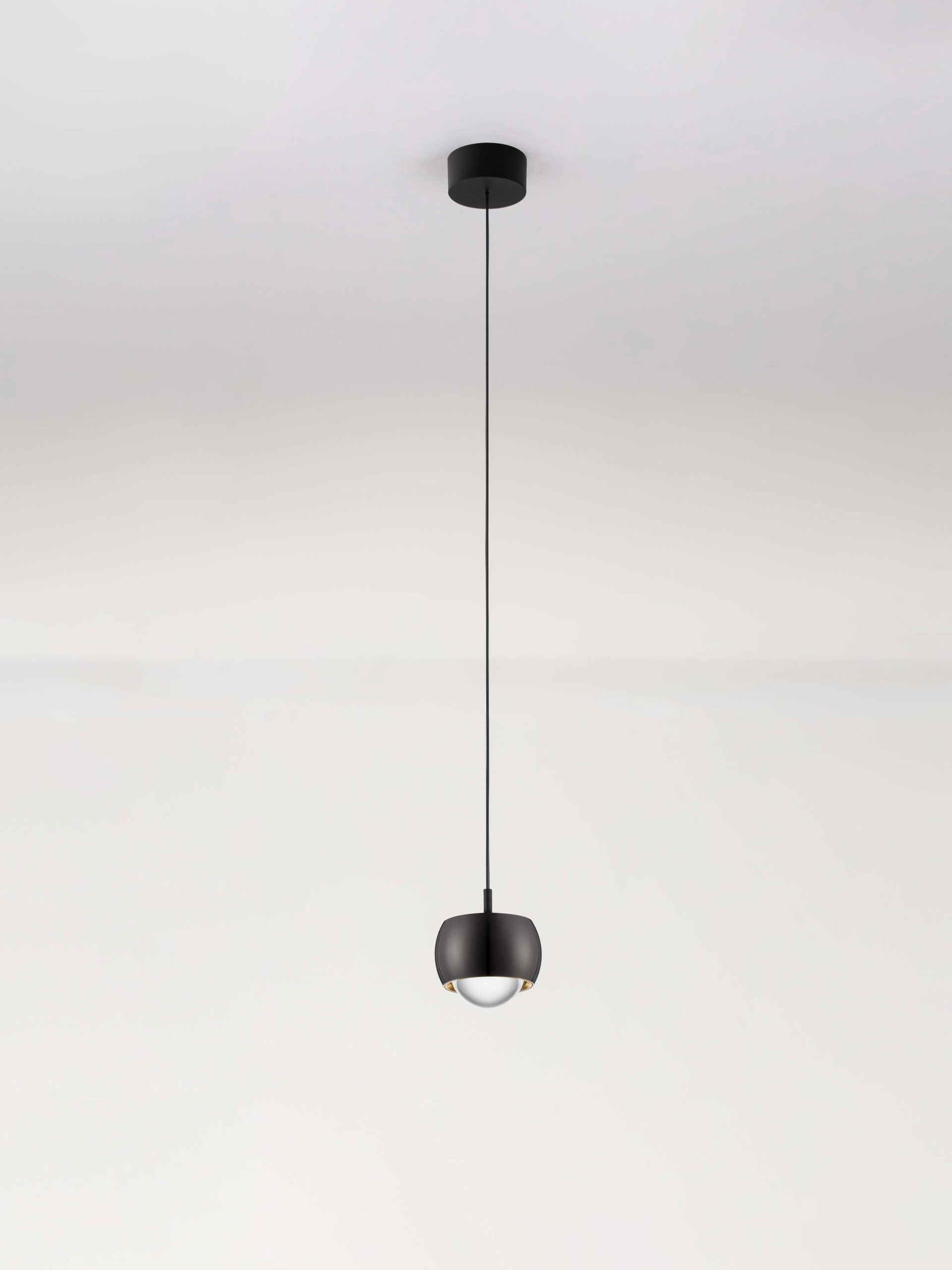 CONGA | H 140 D 9.6 cm | 13 W | 3000 K | 922 lm | IP20 | Black | Aluminum/Acrylic
