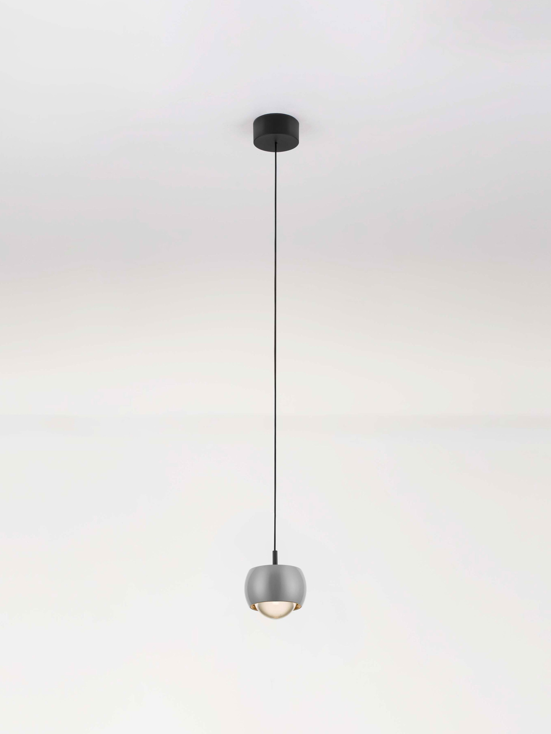 CONGA | H 140 D 9.6 cm | 13 W | 3000 K | 922 lm | IP20 | Gray | Aluminum/Acrylic