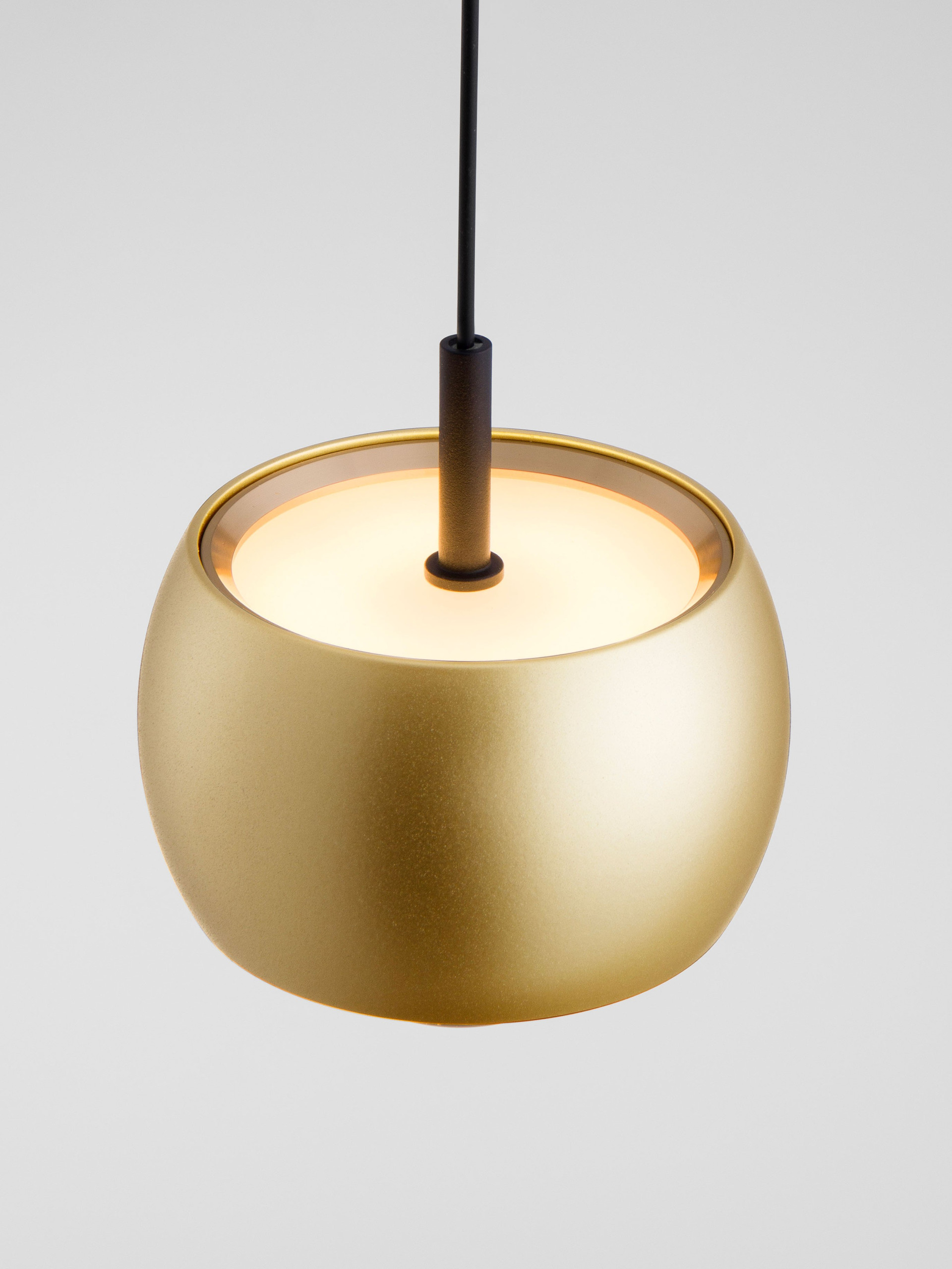 CONGA | H 140 D 9.6 cm | 13 W | 3000 K | 922 lm | IP20 | Gold | Aluminum/Acrylic