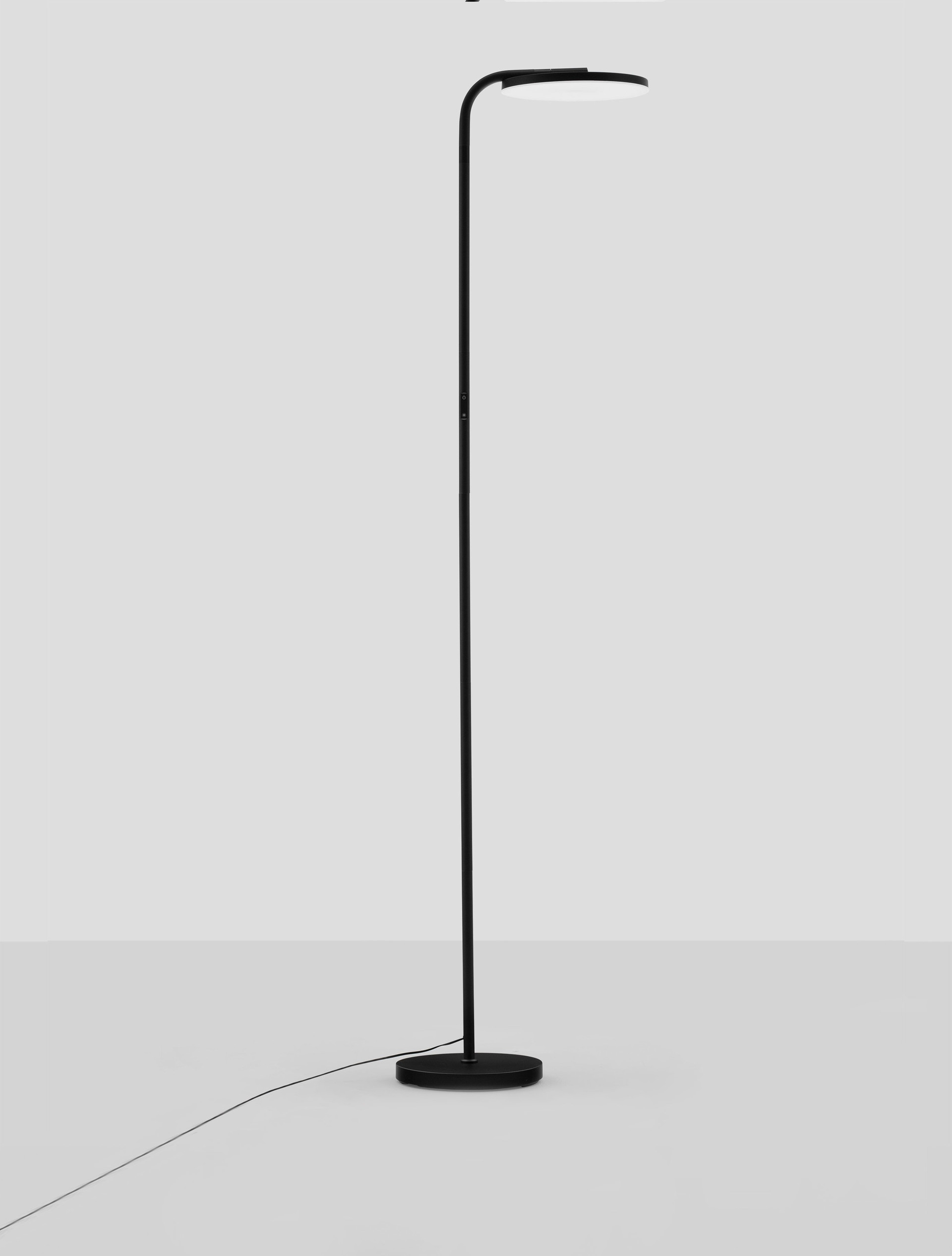 SINKRO | L 44 W 25 H 174 cm | 30 W | 3000 K | 2224 lm | IP20 | Schwarz | Stahl/Acryl