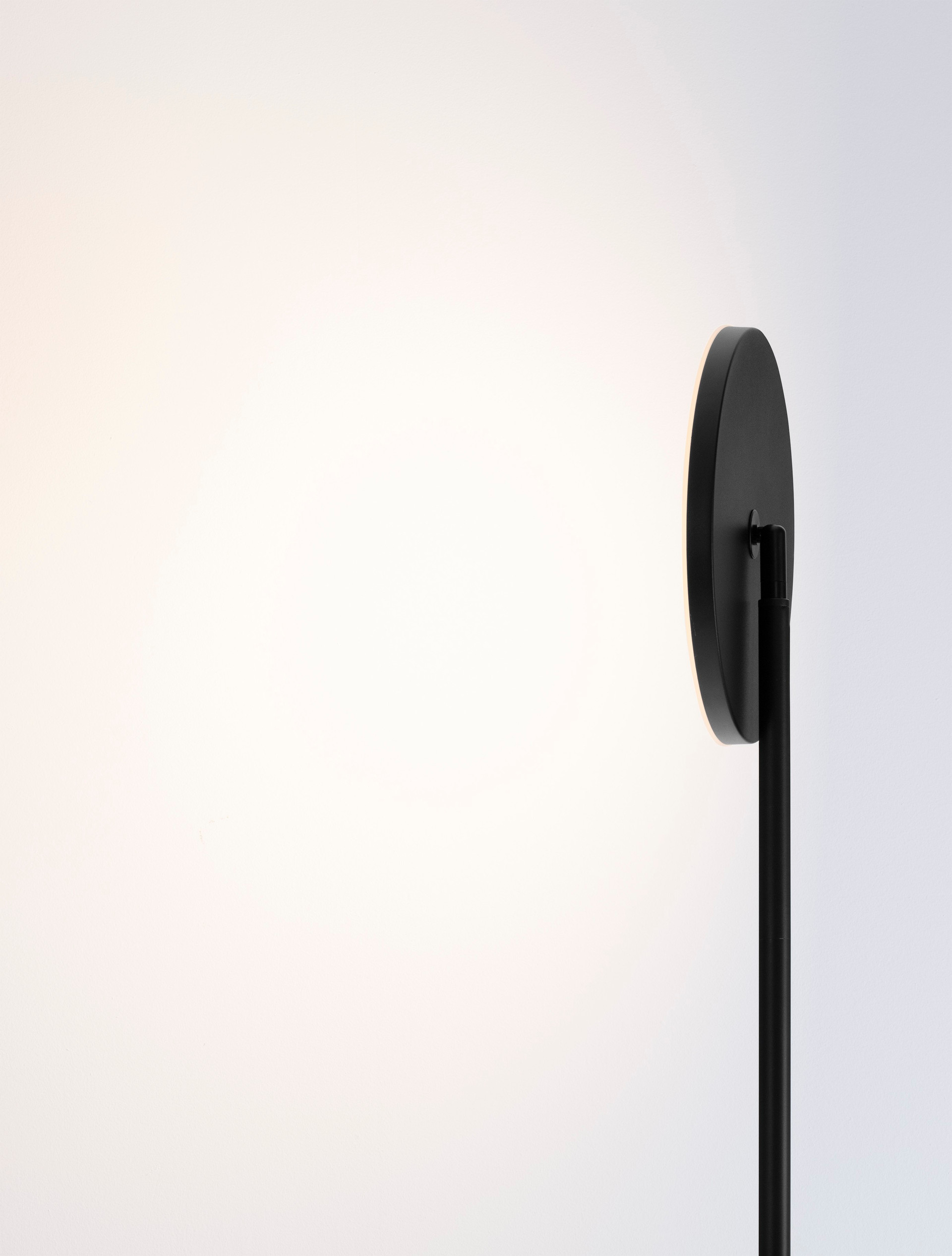 SINKRO | H 181 D 25 cm | 30 W | 3000 K | 2270 lm | IP20 | Nero | Acciaio/Acrilico
