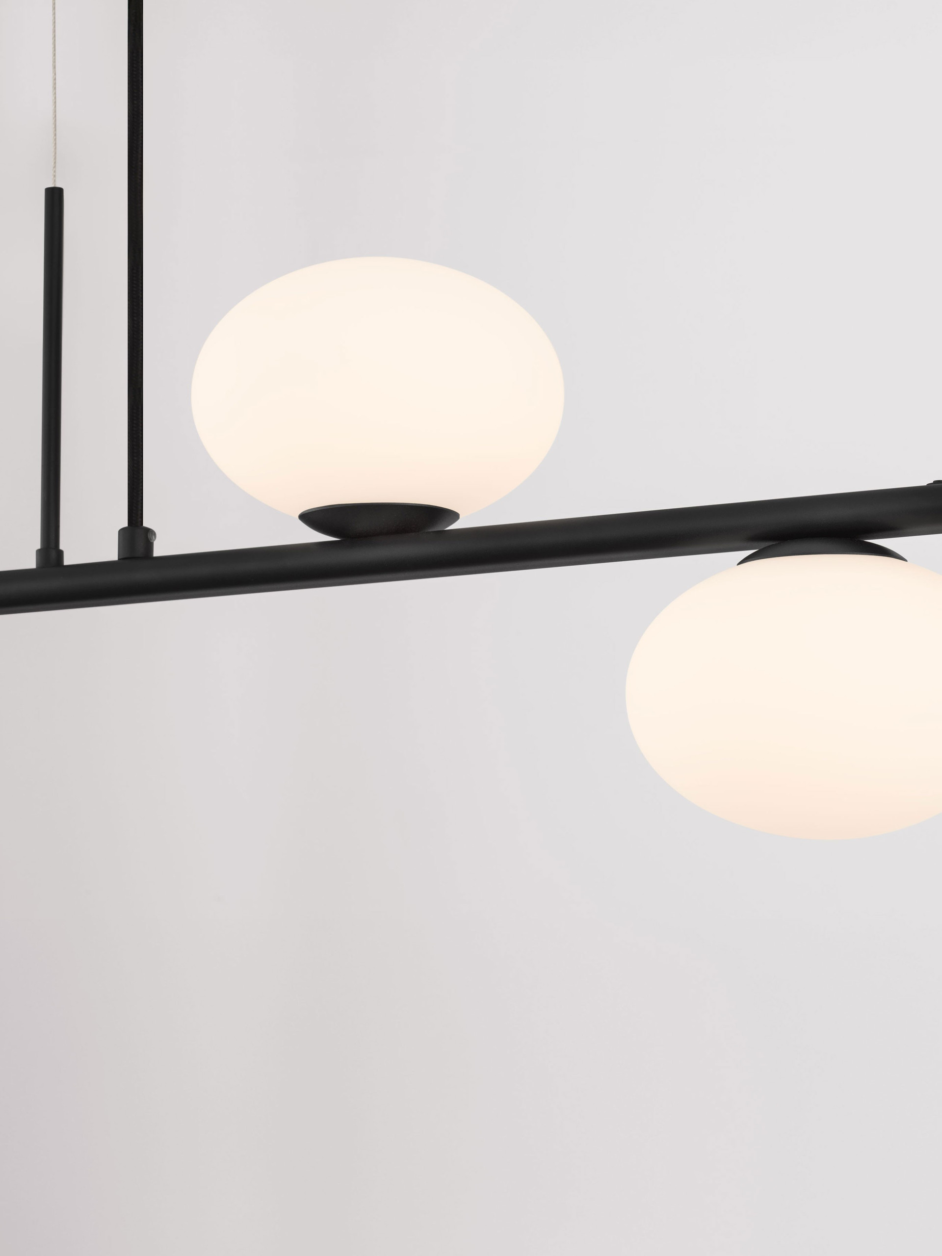 NOBLE | L 95 W 14 H 200 cm | 20 W | 3000 K | 700 lm | IP20 | Μαύρο | Γυαλί/Μέταλλο
