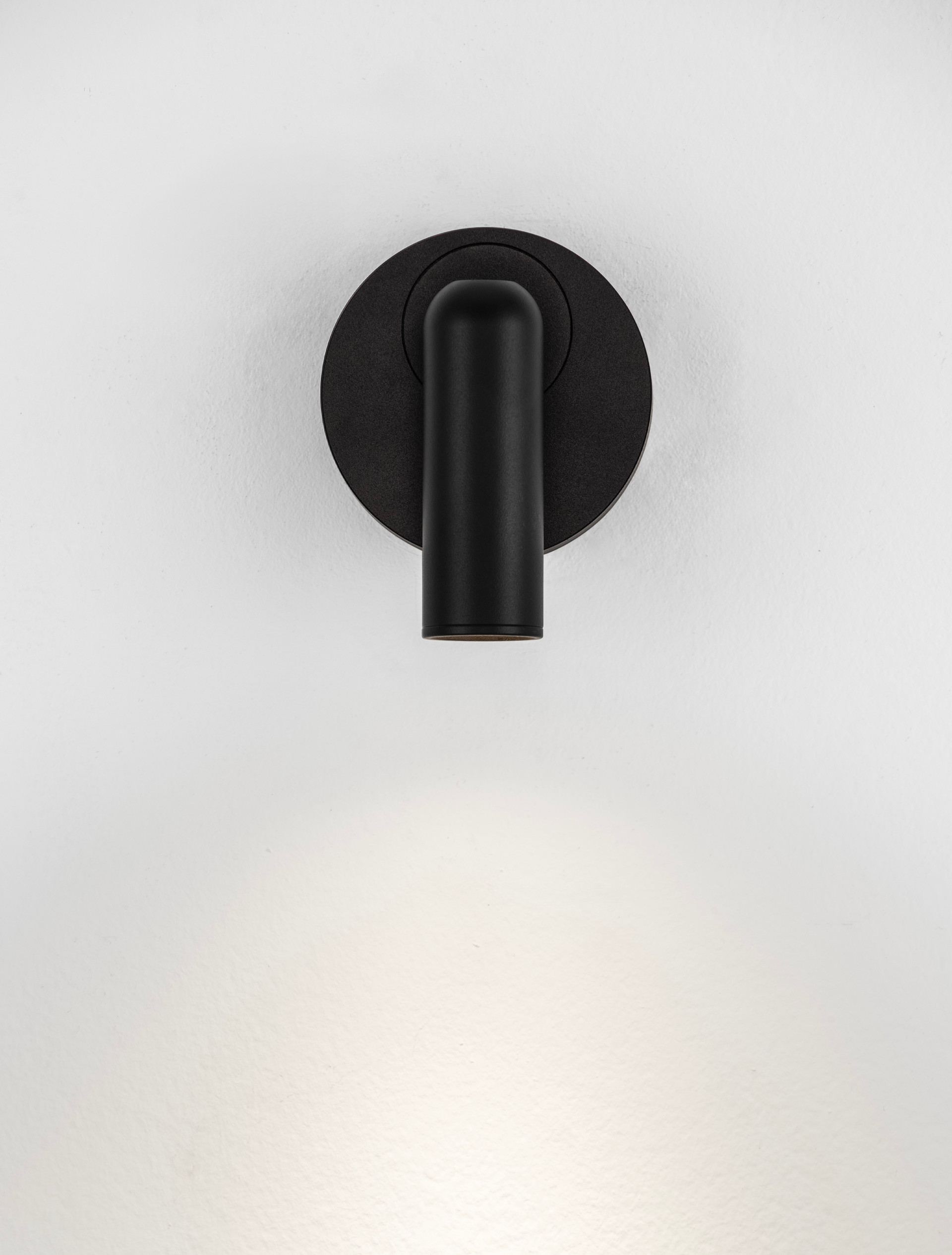 PICTOR | W 6.3 H 8.5 D 7 cm | 3 W | 3000 K | 179 lm | IP20 | Black | Aluminum