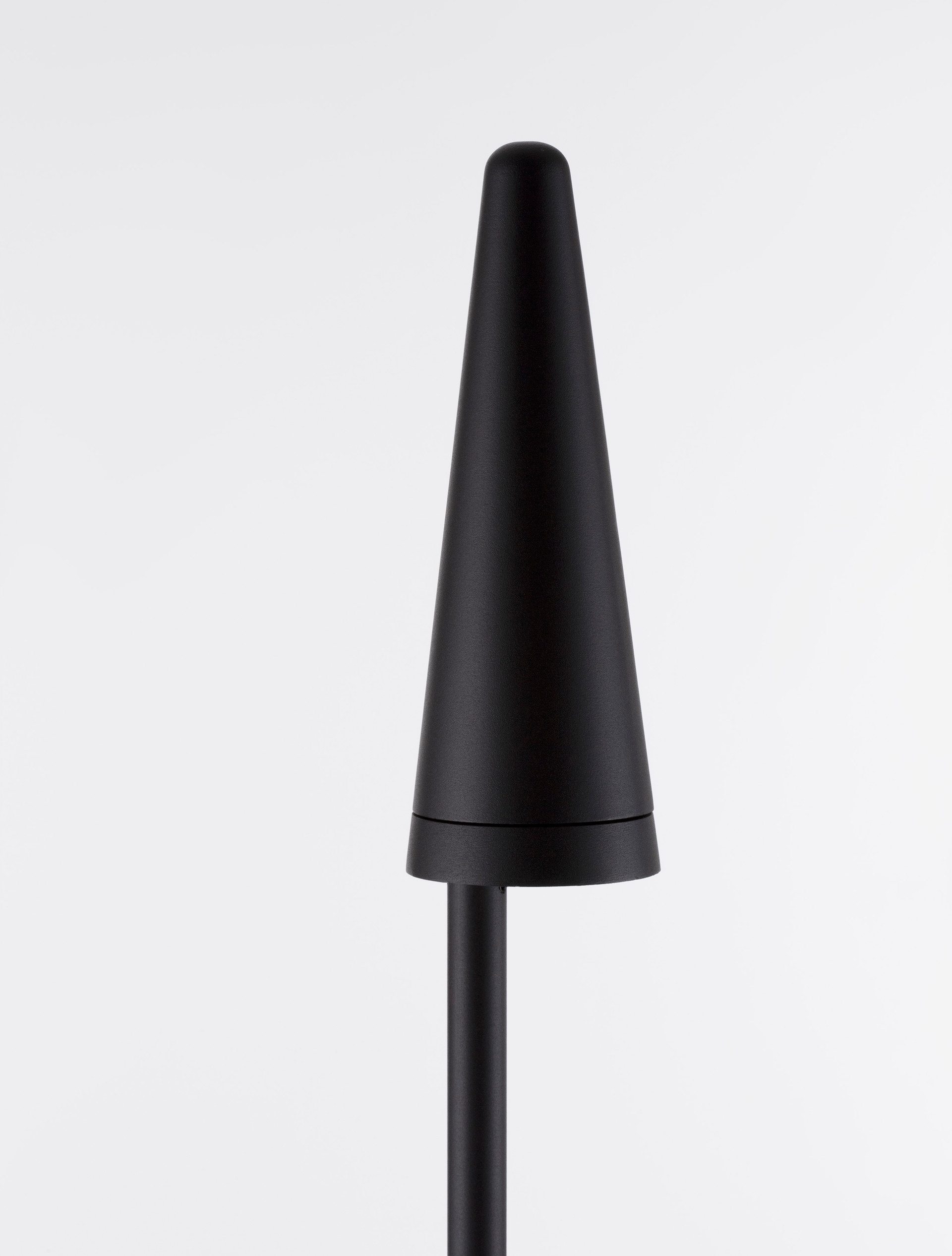 MABEL | H 150 D 7.8 cm | 9 W | 3000 K | 590 lm | IP54 | Schwarz | Aluminium