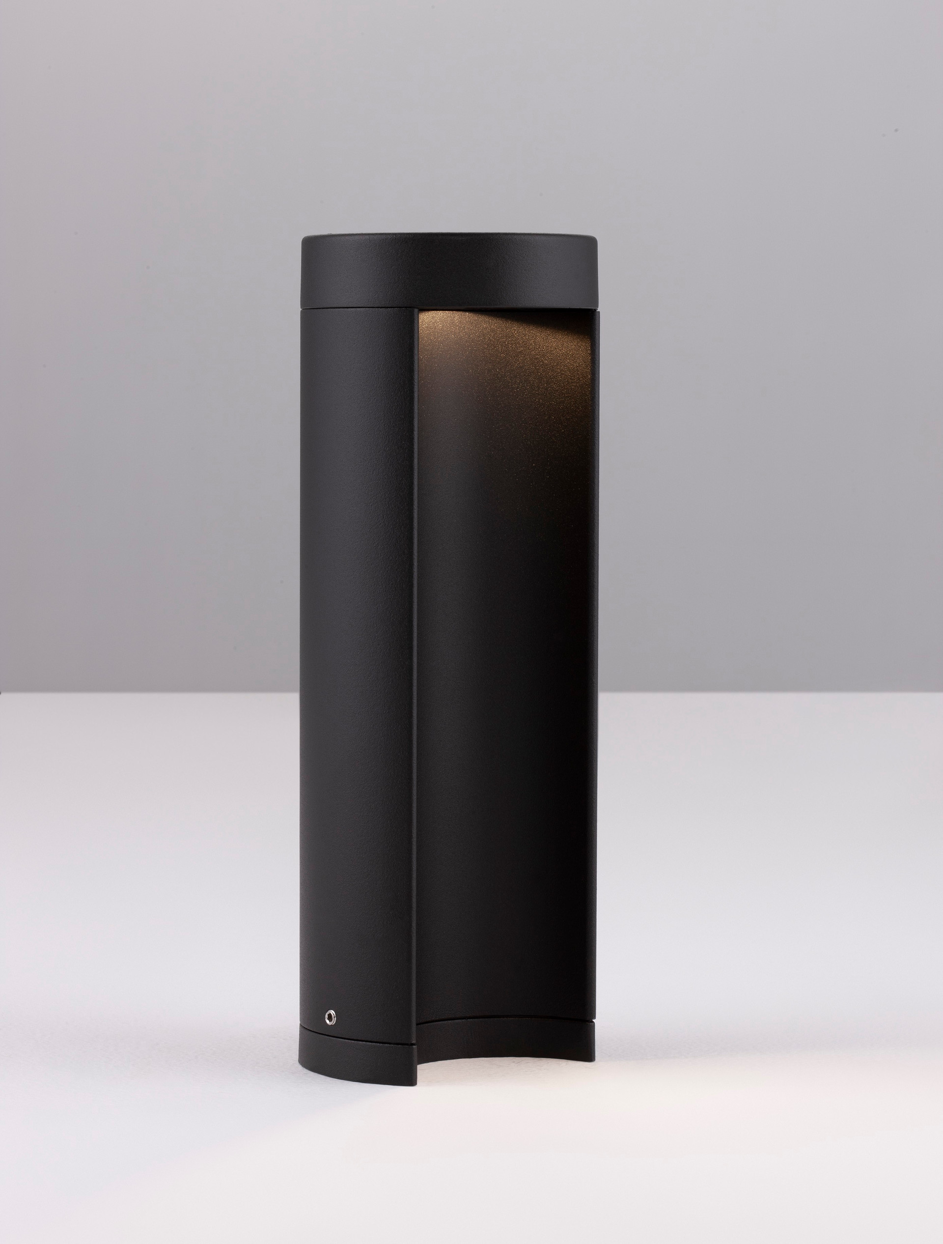 TIEN | H 25 D 9 cm | 9 W | 3000 K | 470 lm | IP54 | Black | Aluminum