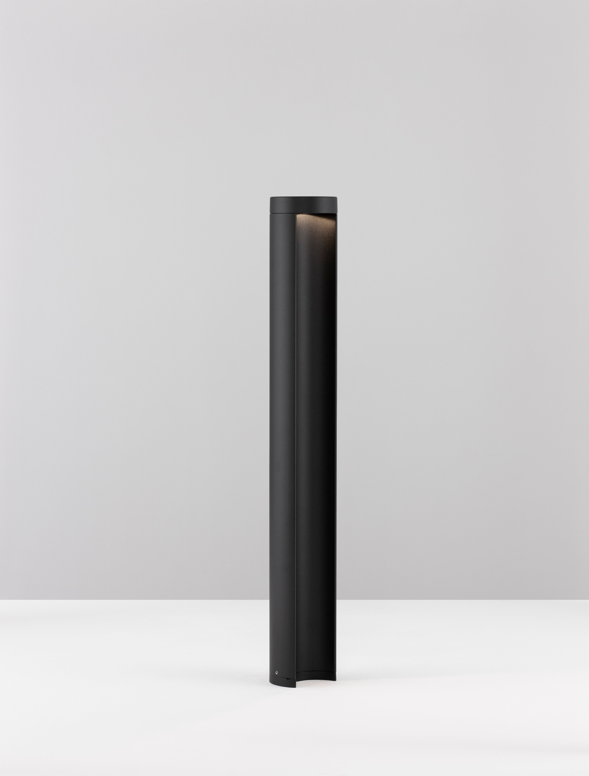 TIEN | H 65 D 9 cm | 9 W | 3000 K | 470 lm | IP54 | Black | Aluminum