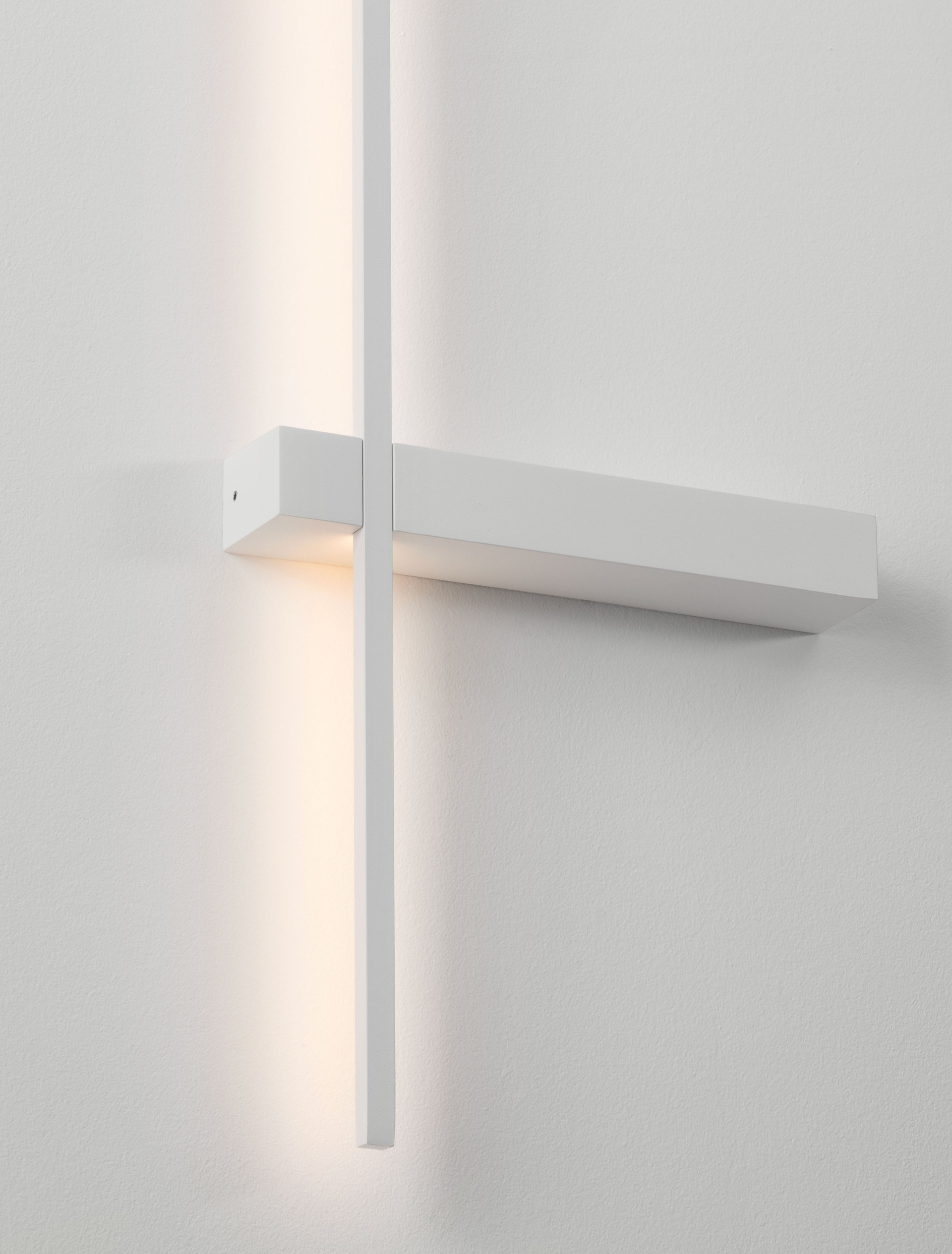 DANESSA | L 22.2 W 4 H 73 cm | 5 W | 3000/2700 K | 374 lm | IP20 | White | Aluminum/Acrylic