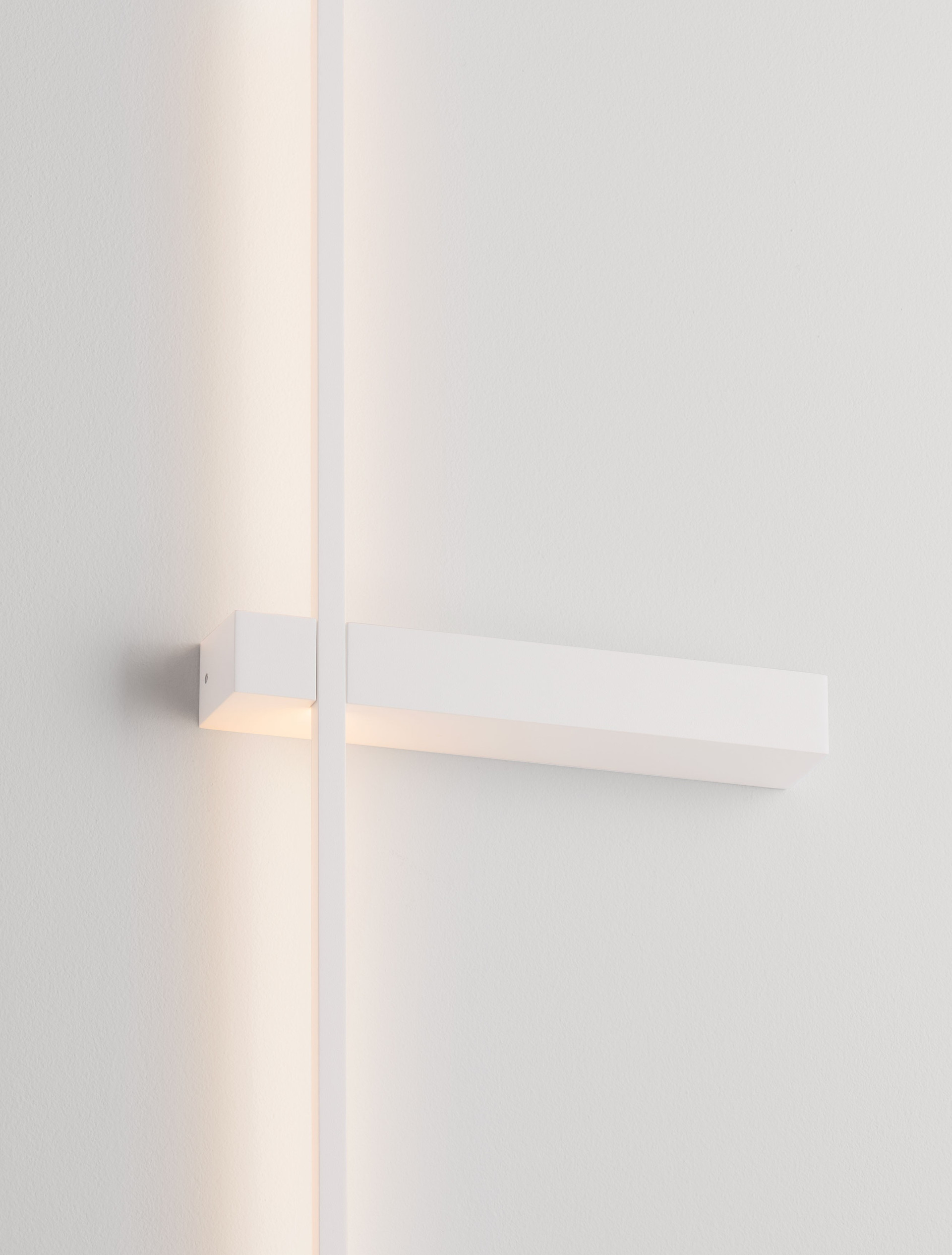 DANESSA | L 22.2 W 4 H 103 cm | 5 W | 3000/2700 K | 374 lm | IP20 | Bianco | Alluminio/Acrilico