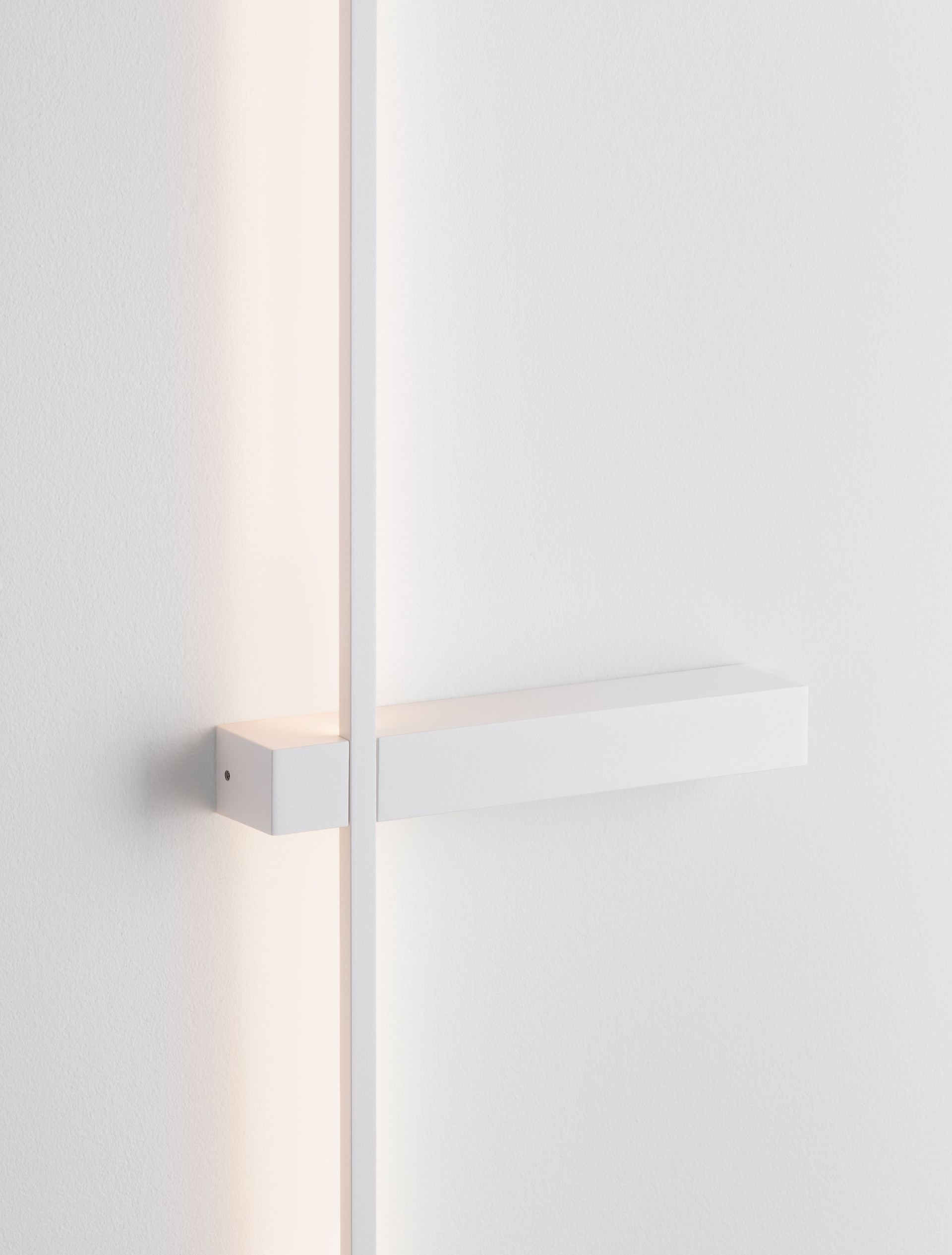 DANESSA | L 22.2 W 4 H 103 cm | 5 W | 3000/2700 K | 374 lm | IP20 | Bianco | Alluminio/Acrilico