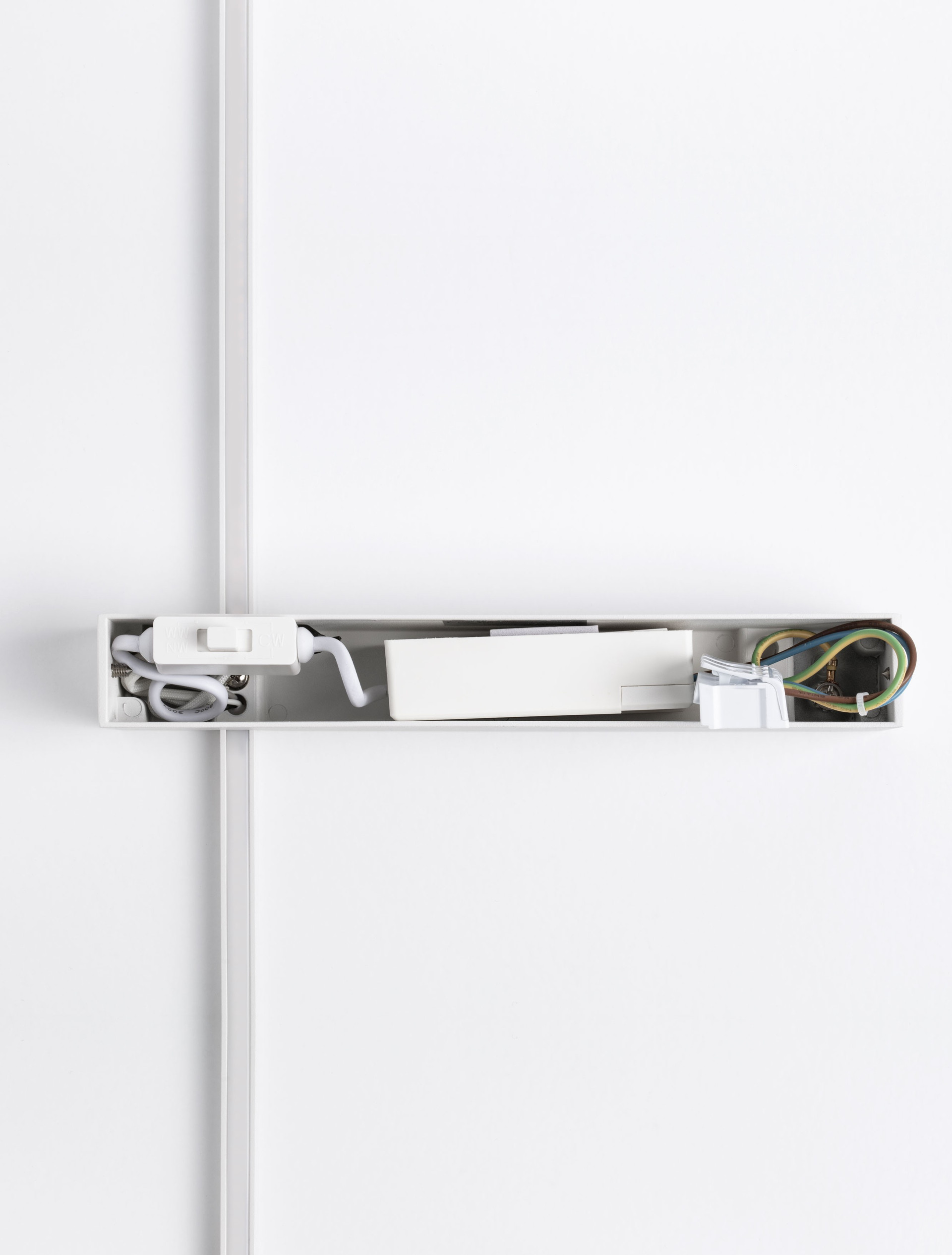 DANESSA | L 22.2 W 4 H 103 cm | 5 W | 3000/2700 K | 374 lm | IP20 | Bianco | Alluminio/Acrilico