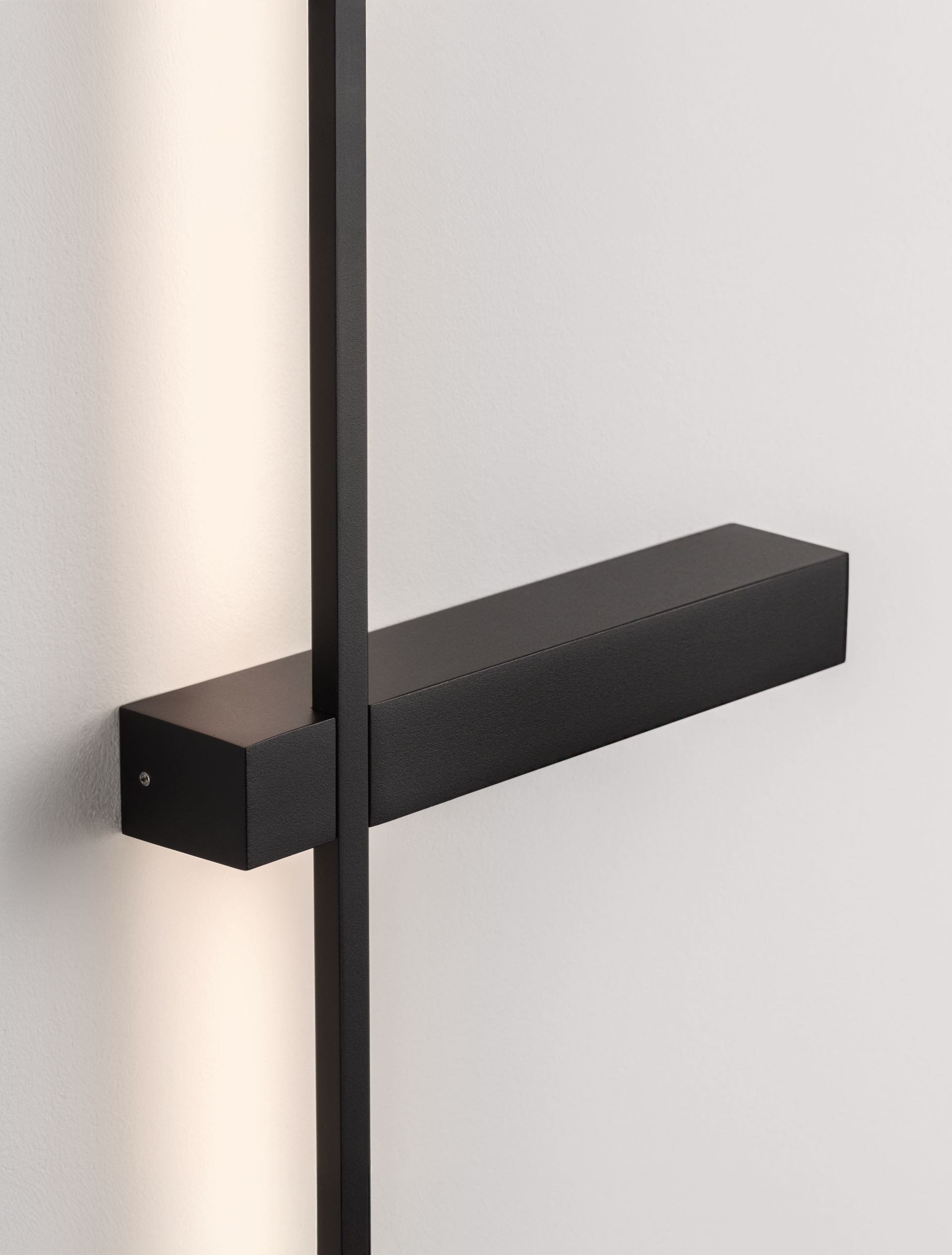 DANESSA | L 22.2 W 4 H 103 cm | 5 W | 3000/2700 K | 374 lm | IP20 | Noir | Aluminium/Acrylique