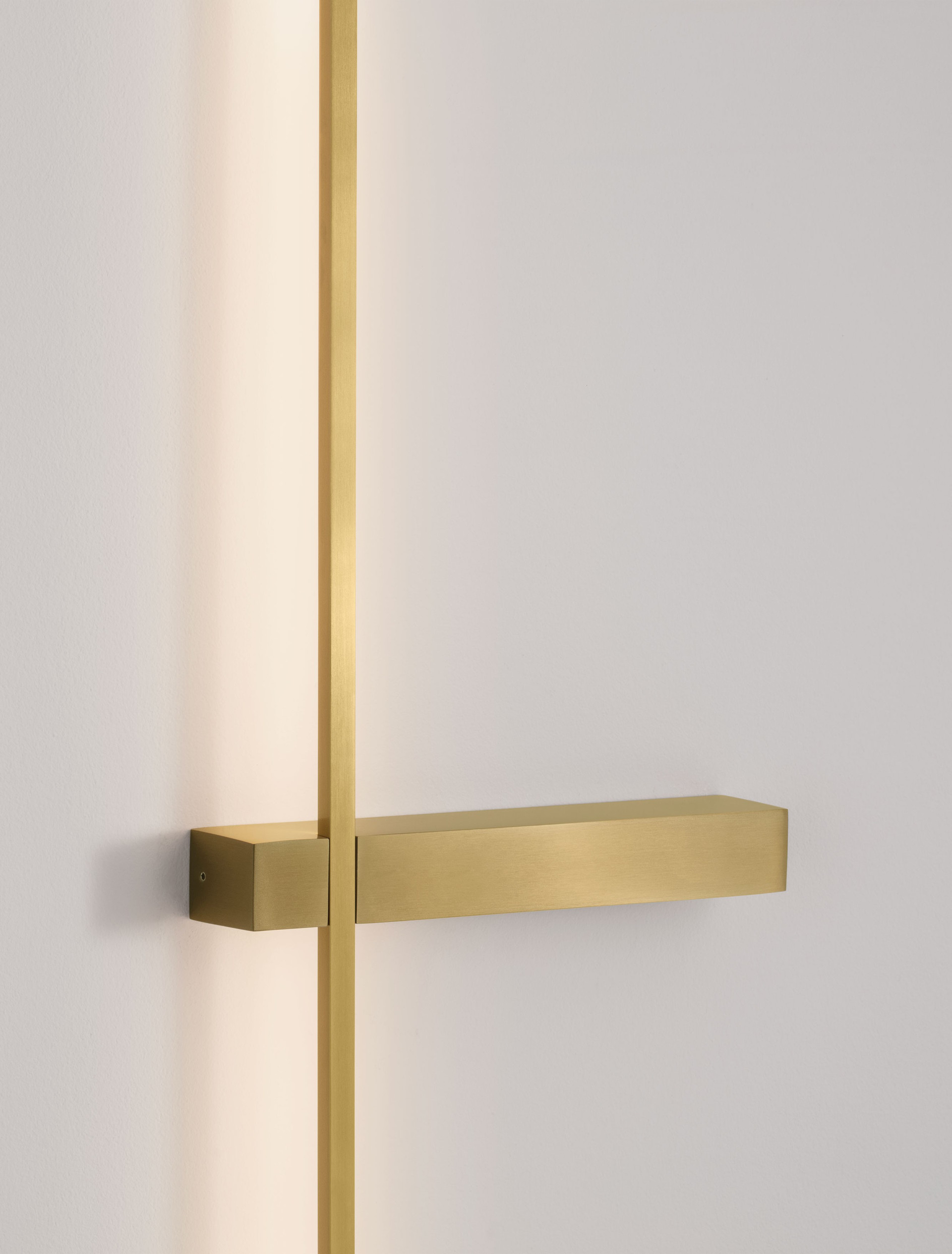 DANESSA | L 22.2 W 4 H 103 cm | 5 W | 3000/2700 K | 374 lm | IP20 | Oro | Aluminio/Acrílico