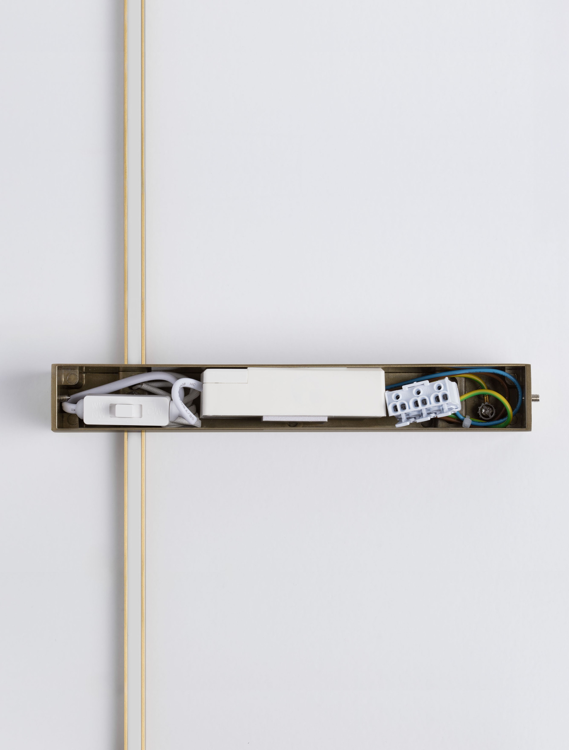 DANESSA | L 22.2 W 4 H 103 cm | 5 W | 3000/2700 K | 374 lm | IP20 | Or | Aluminium/Acrylique