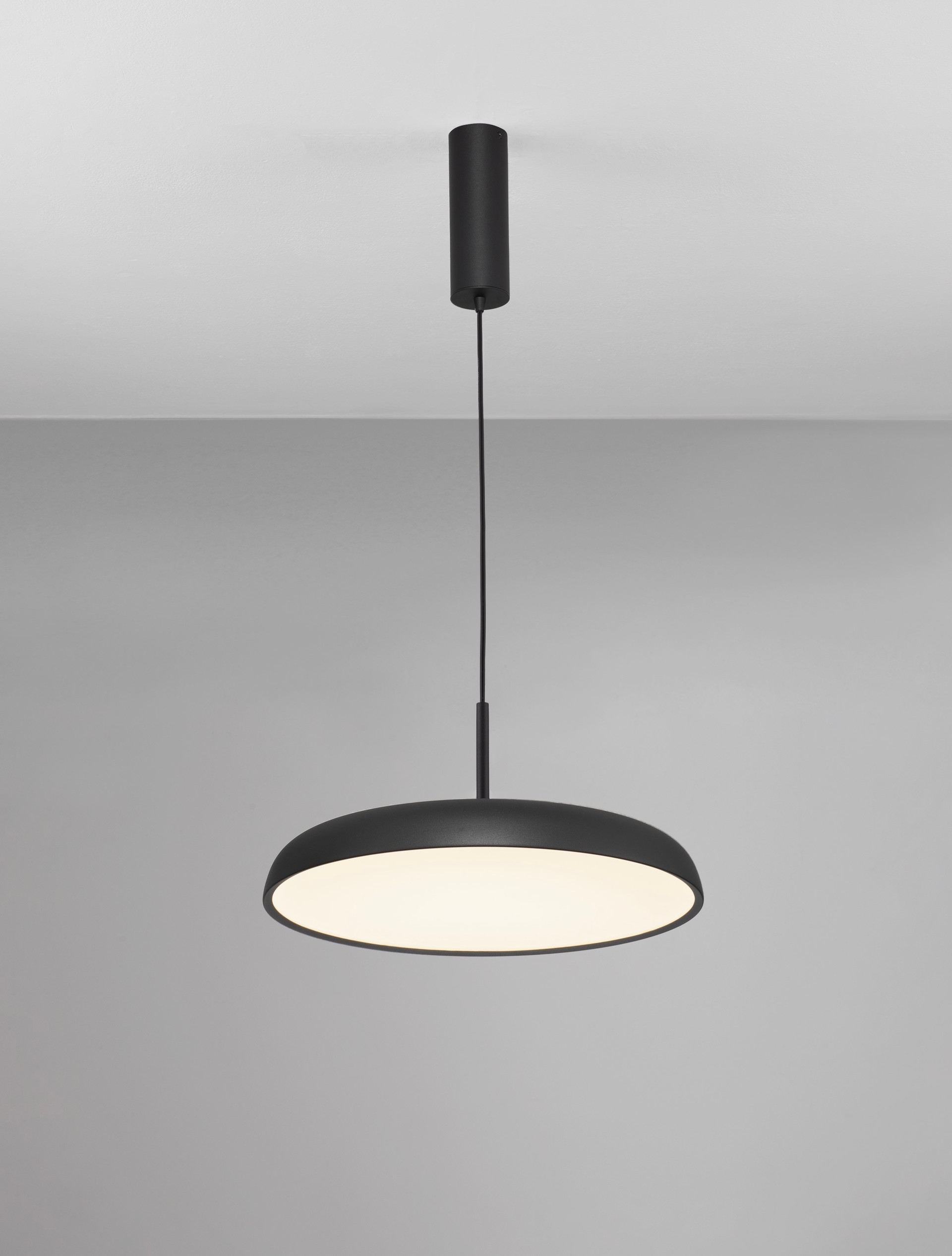 LINUS | H 150 D 45 cm | 40 W | 3000 K | 2541 lm | IP20 | Nero | Alluminio/Acrilico