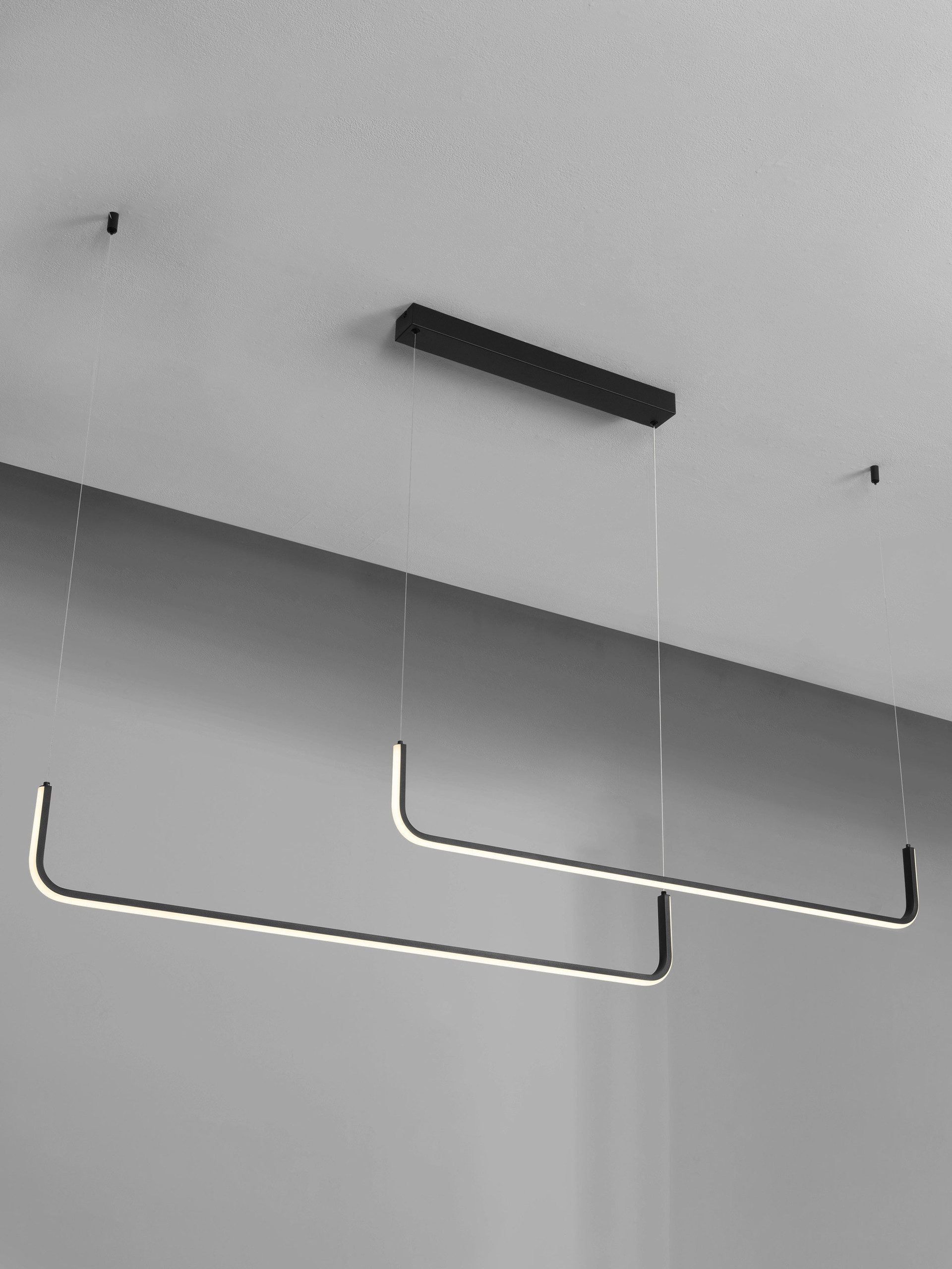 STRITA | L 150 H 120 cm | 40 W | 3000 K | 2856 lm | IP20 | Black | Aluminum