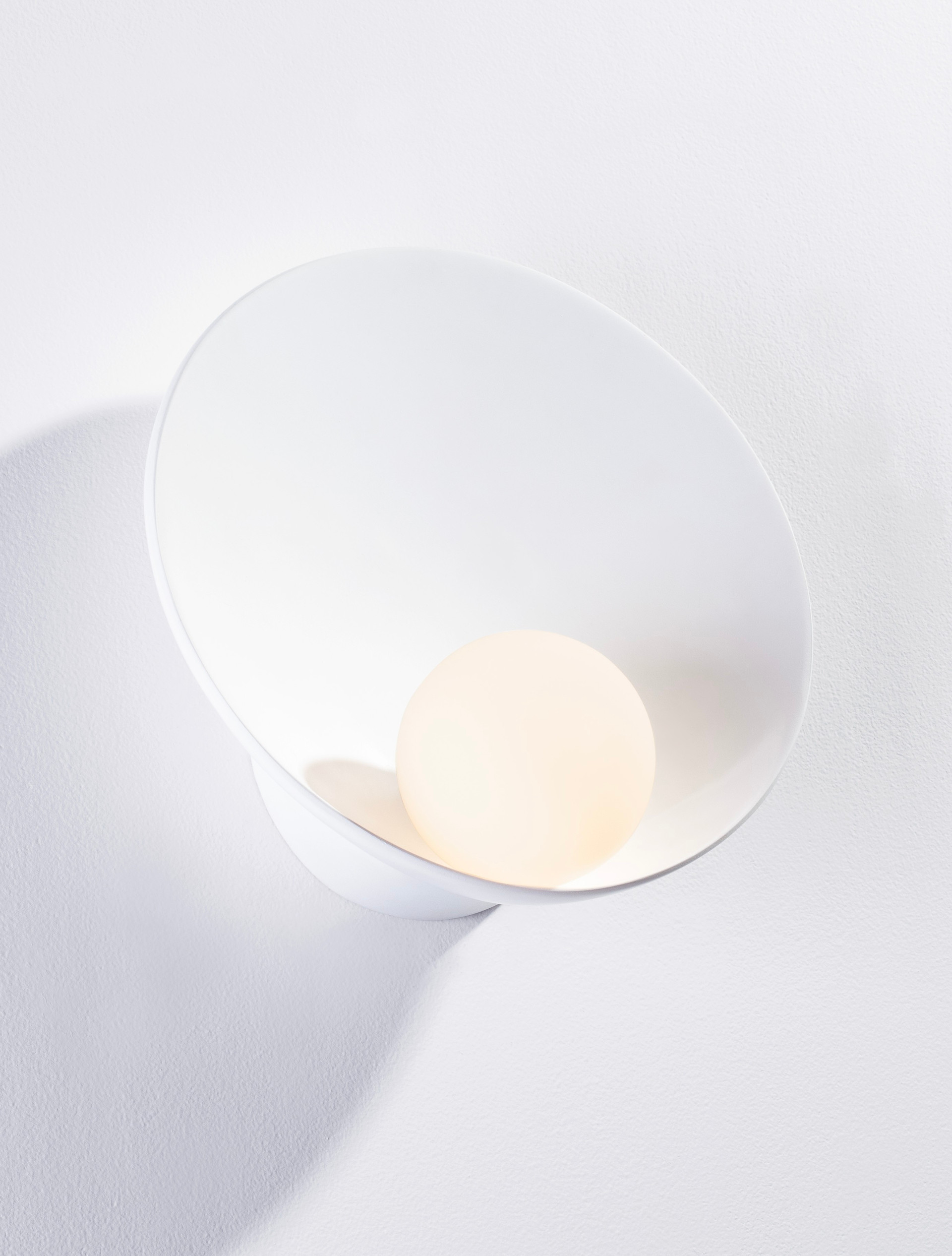 MINIM | W 12 D 23 cm | 5 W | IP20 | White | Steel/Glass