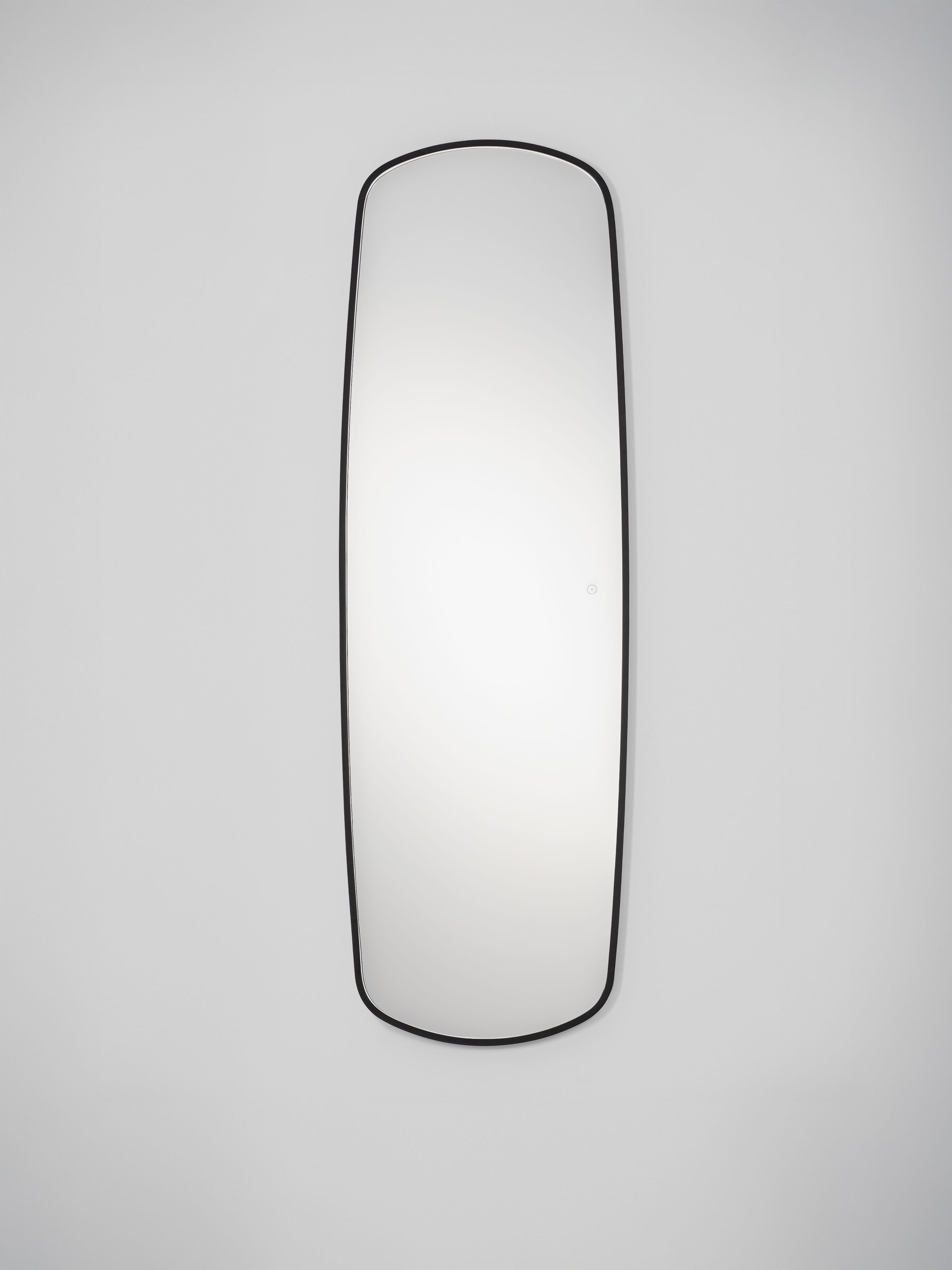 SINIA | L 55 W 4.5 H 170 cm | 58 W | 3000 K | 1186 lm | IP44 | Black | Aluminum/Mirror Glass
