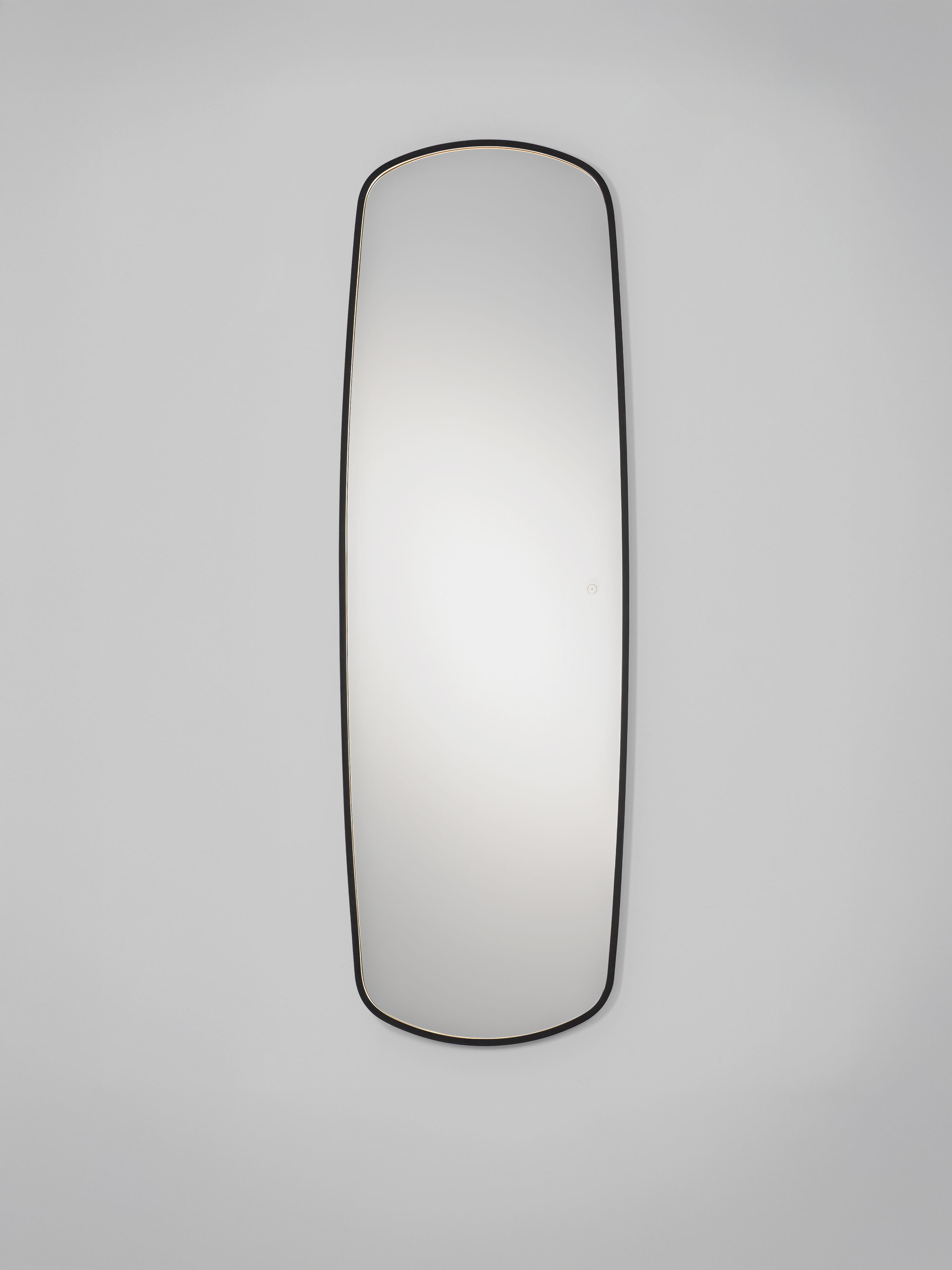 SINIA | L 55 W 4.5 H 170 cm | 58 W | 3000 K | 1186 lm | IP44 | Black | Aluminum/Mirror Glass