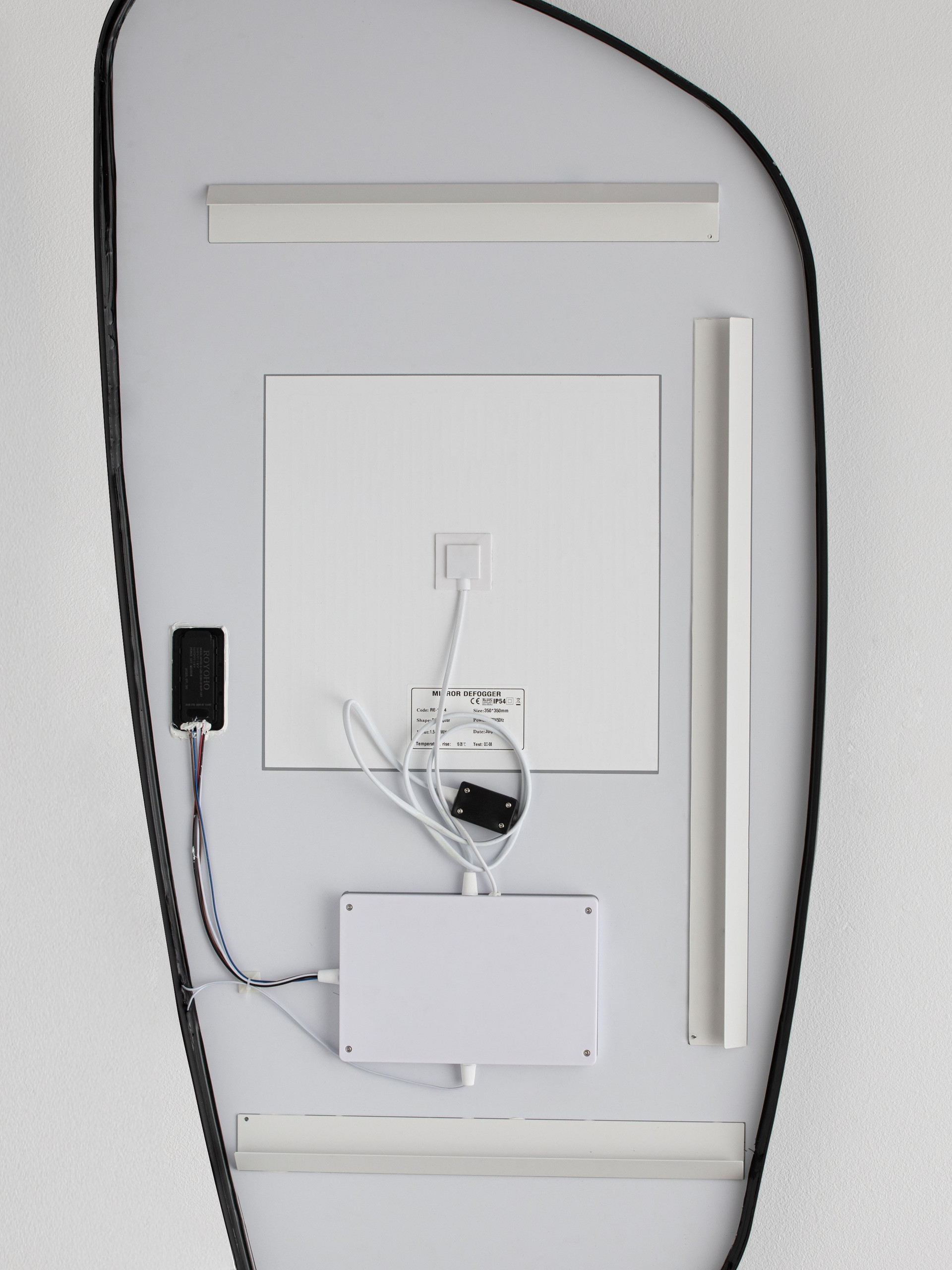 SINIA | L 65 W 4.5 H 135 cm | 53 W | 3000 K | 1092 lm | IP44 | Black | Aluminum/Mirror Glass