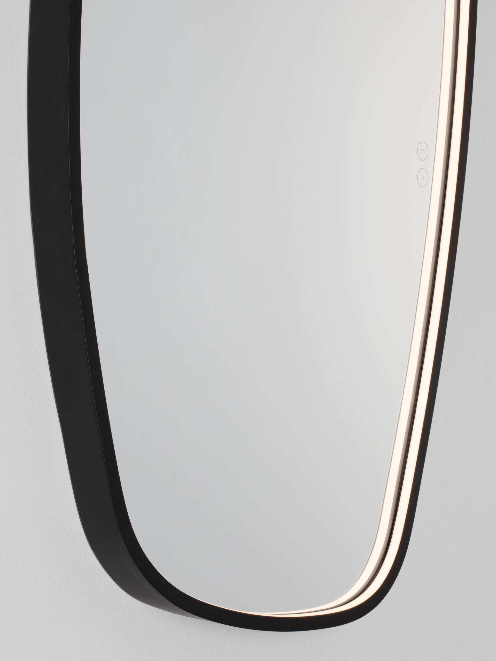 SINIA | L 55 W 4.5 H 80 cm | 37 W | 3000 K | 846 lm | IP44 | Black | Aluminum/Mirror Glass