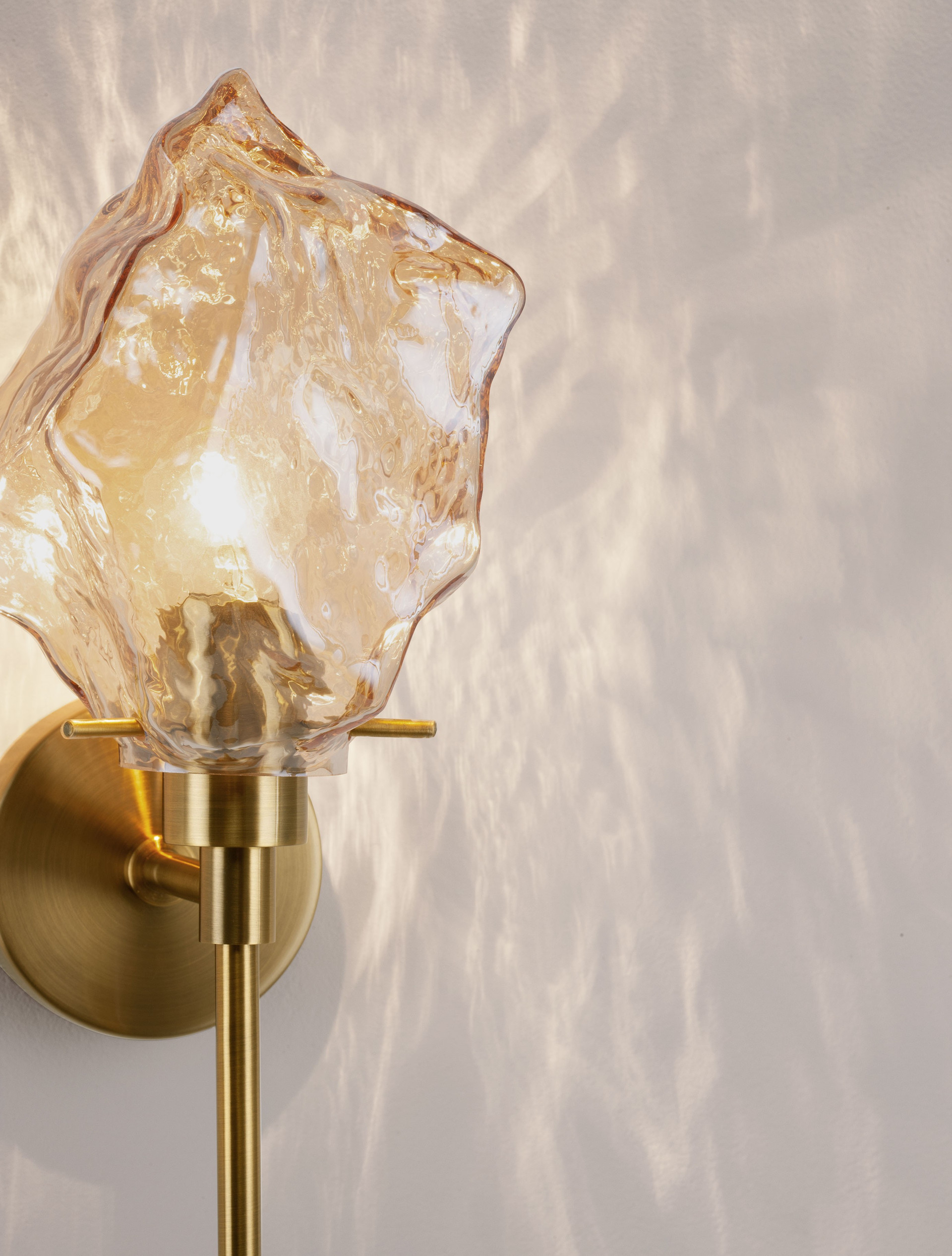 ODELLE | W 18 H 34 D 14.8 cm | 5 W | IP20 | Gold/Amber | Glass/Metal