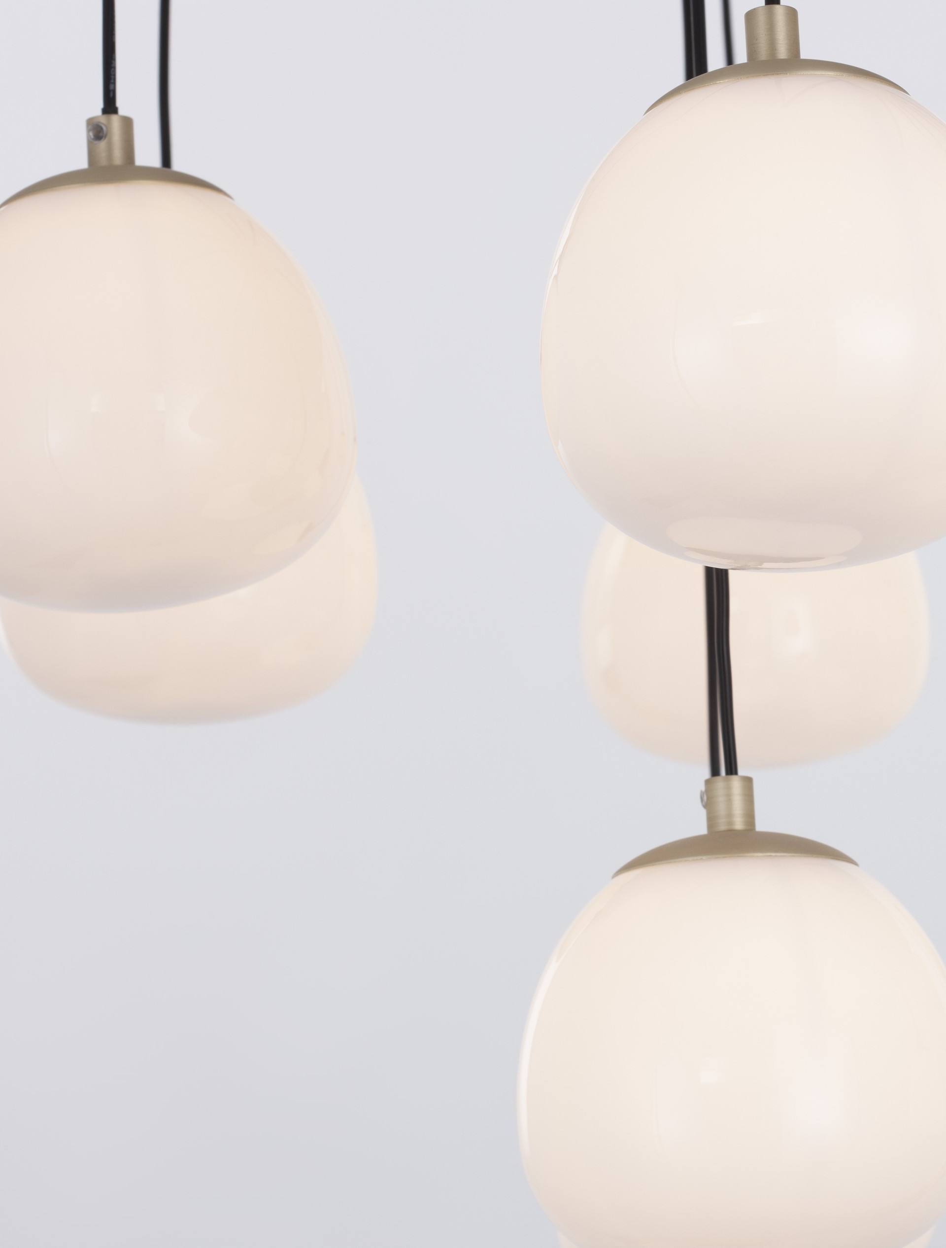 THE EGG | H 70 D 75 cm | 60 W | IP20 | Black/White/Gold | Glass/Metal