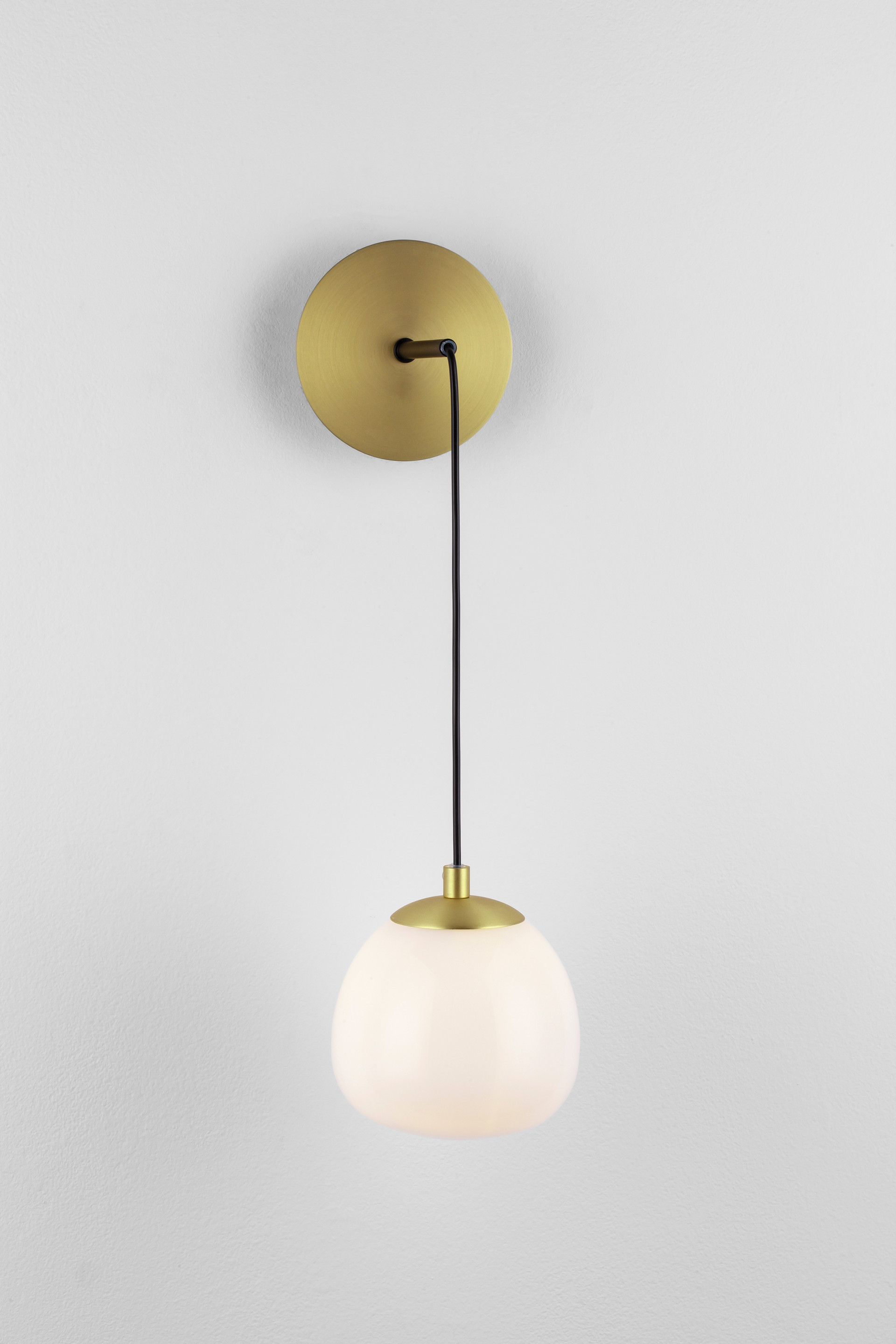 THE EGG | L 13 W 20 H 40 cm | 5 W | IP20 | Black/White/Gold | Glass/Metal