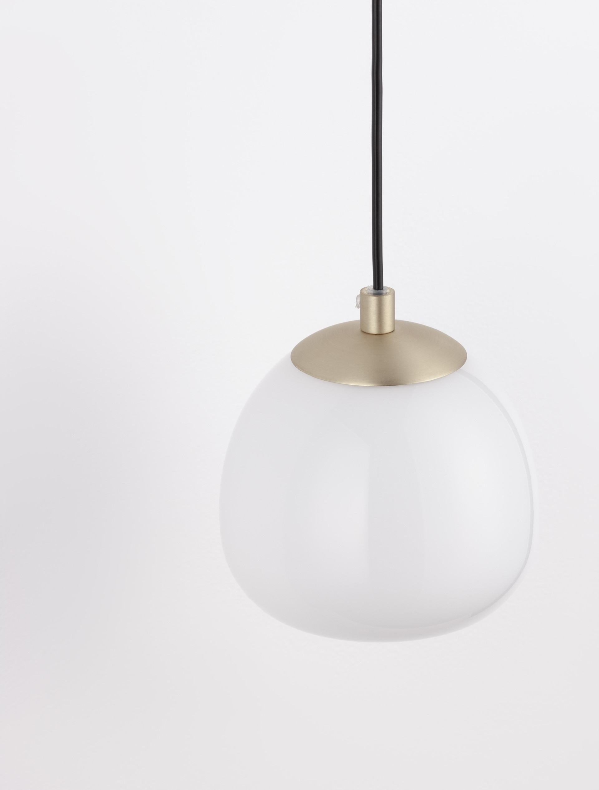 THE EGG | L 13 W 20 H 40 cm | 5 W | IP20 | Black/White/Gold | Glass/Metal