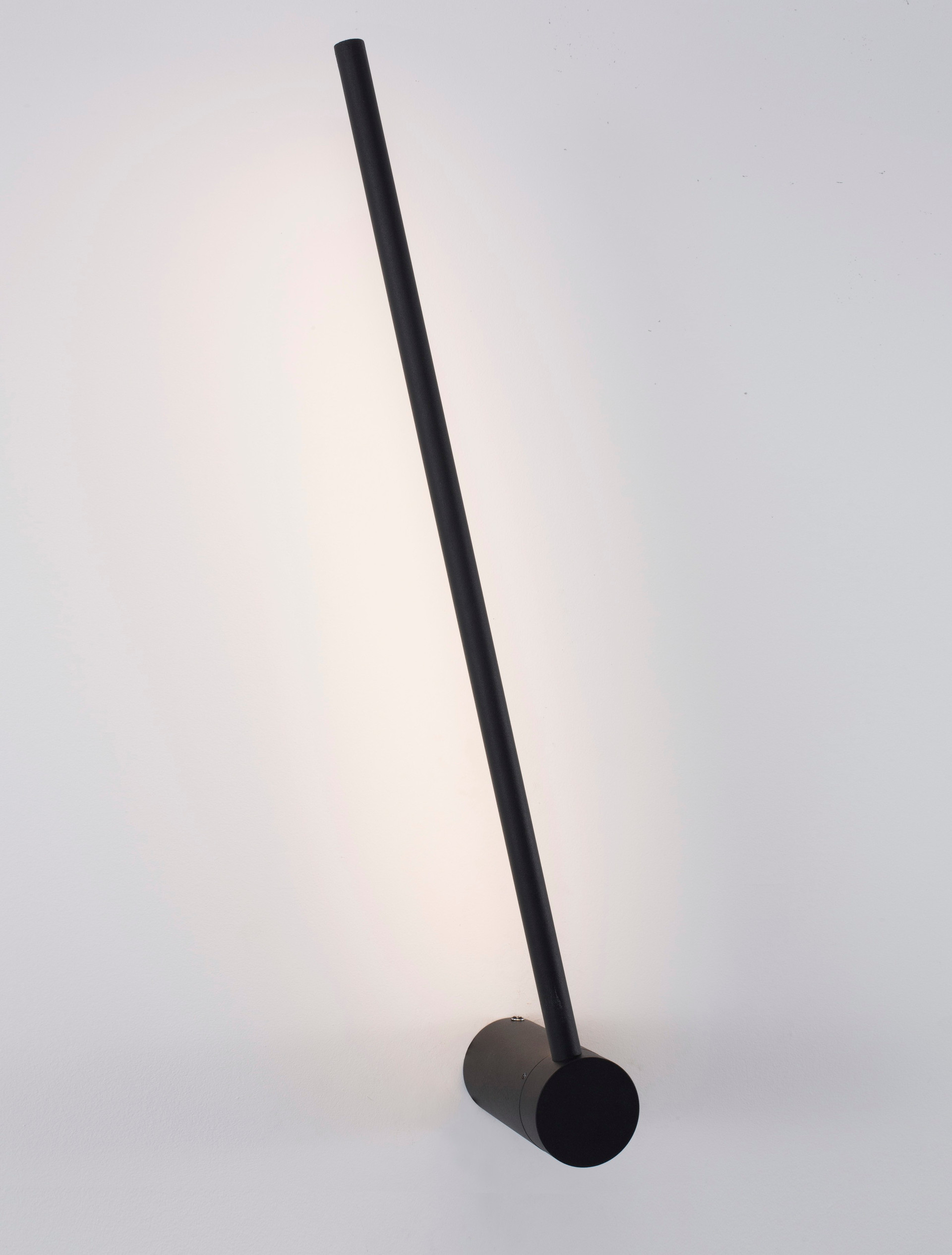 SYNTHESI | L 6 W 14 H 60 cm | 17 W | 3000 K | 777 lm | IP20 | Black | Aluminum/Acrylic