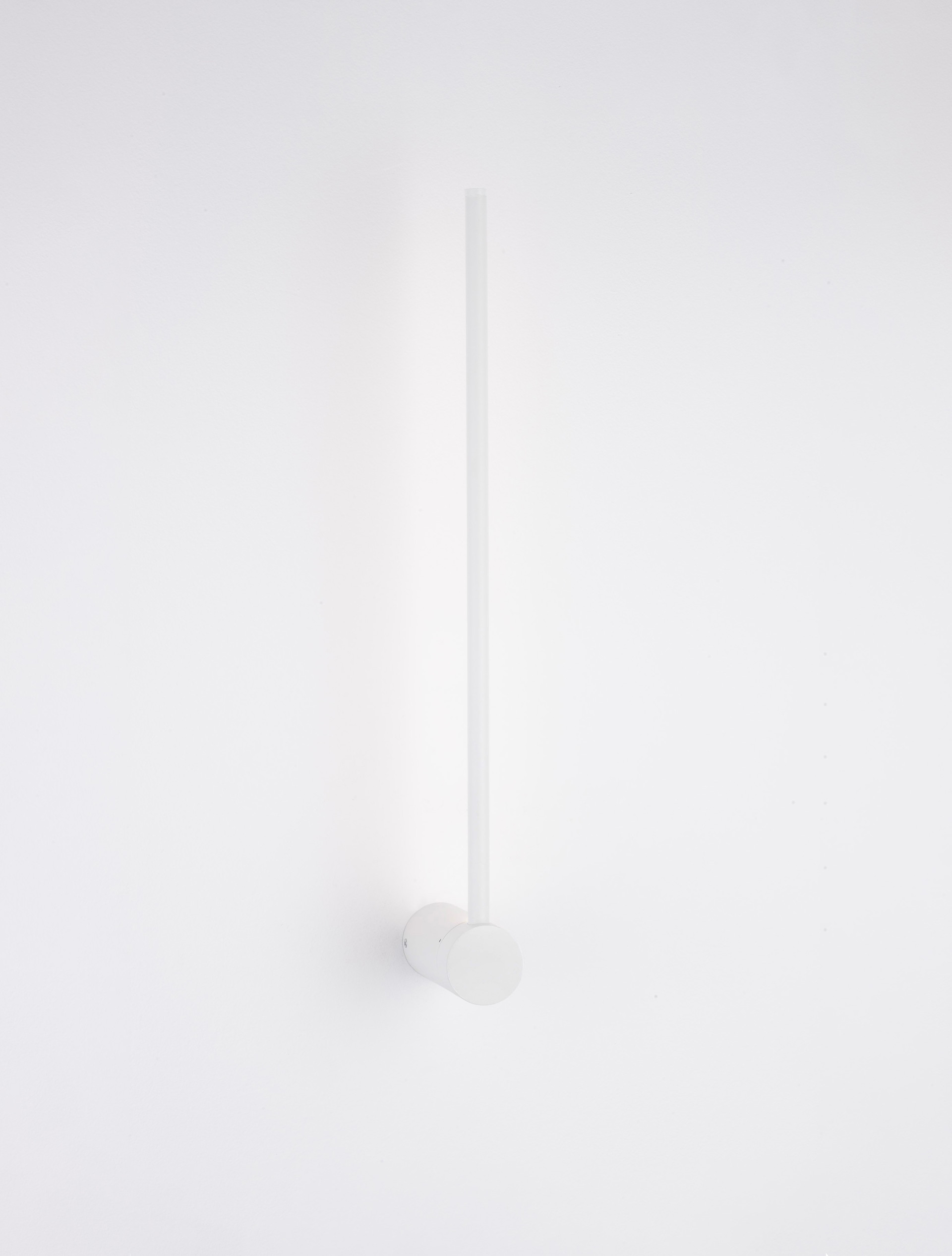 SYNTHESI | L 6 W 14 H 60 cm | 17 W | 3000 K | 777 lm | IP20 | White | Aluminum/Acrylic